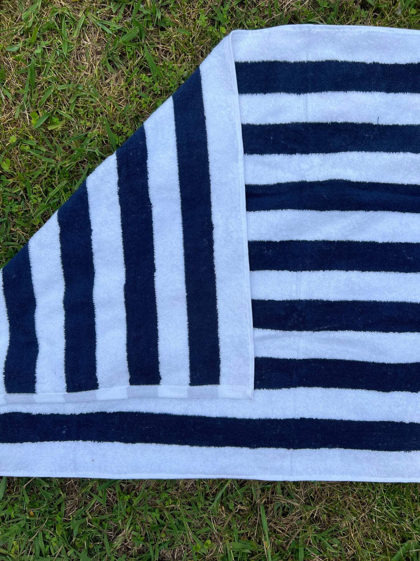 Amazonbasics Cabana Stripe On Grass Folded