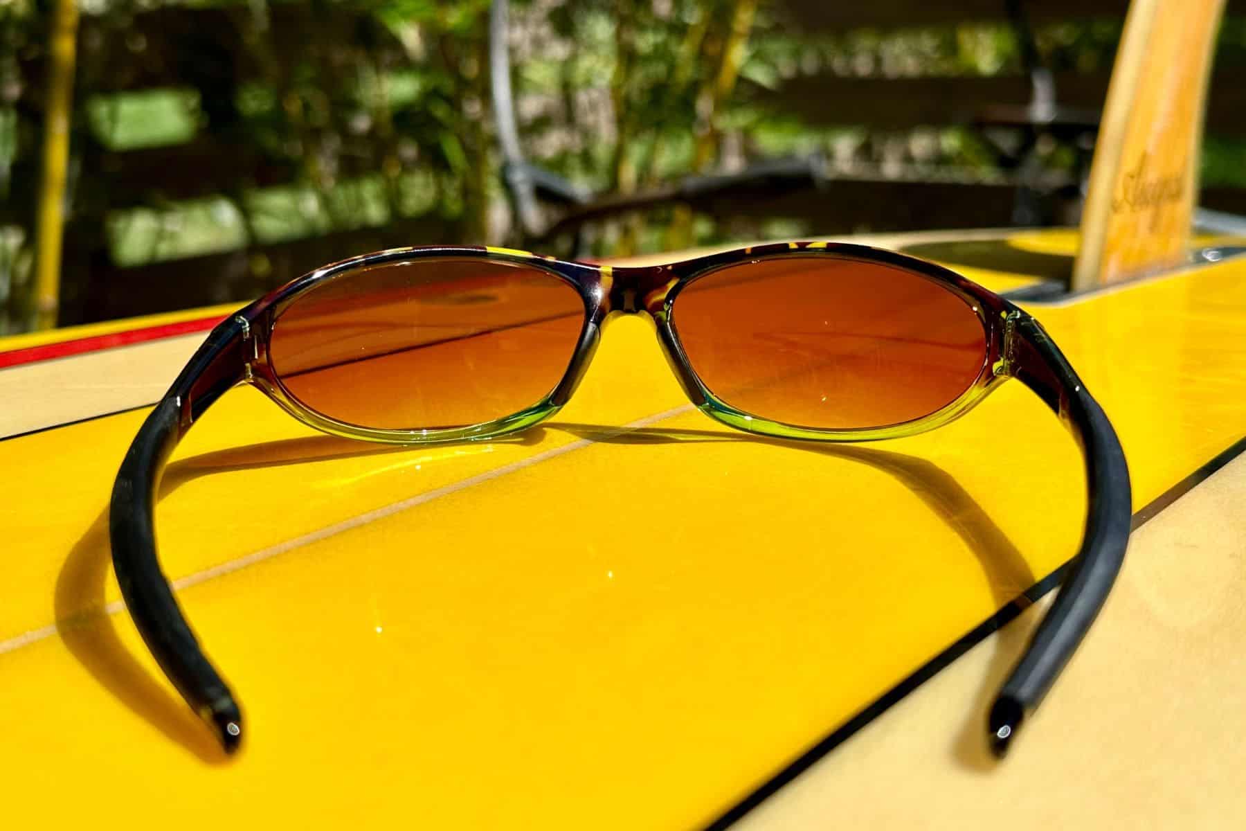 curved wraparound design