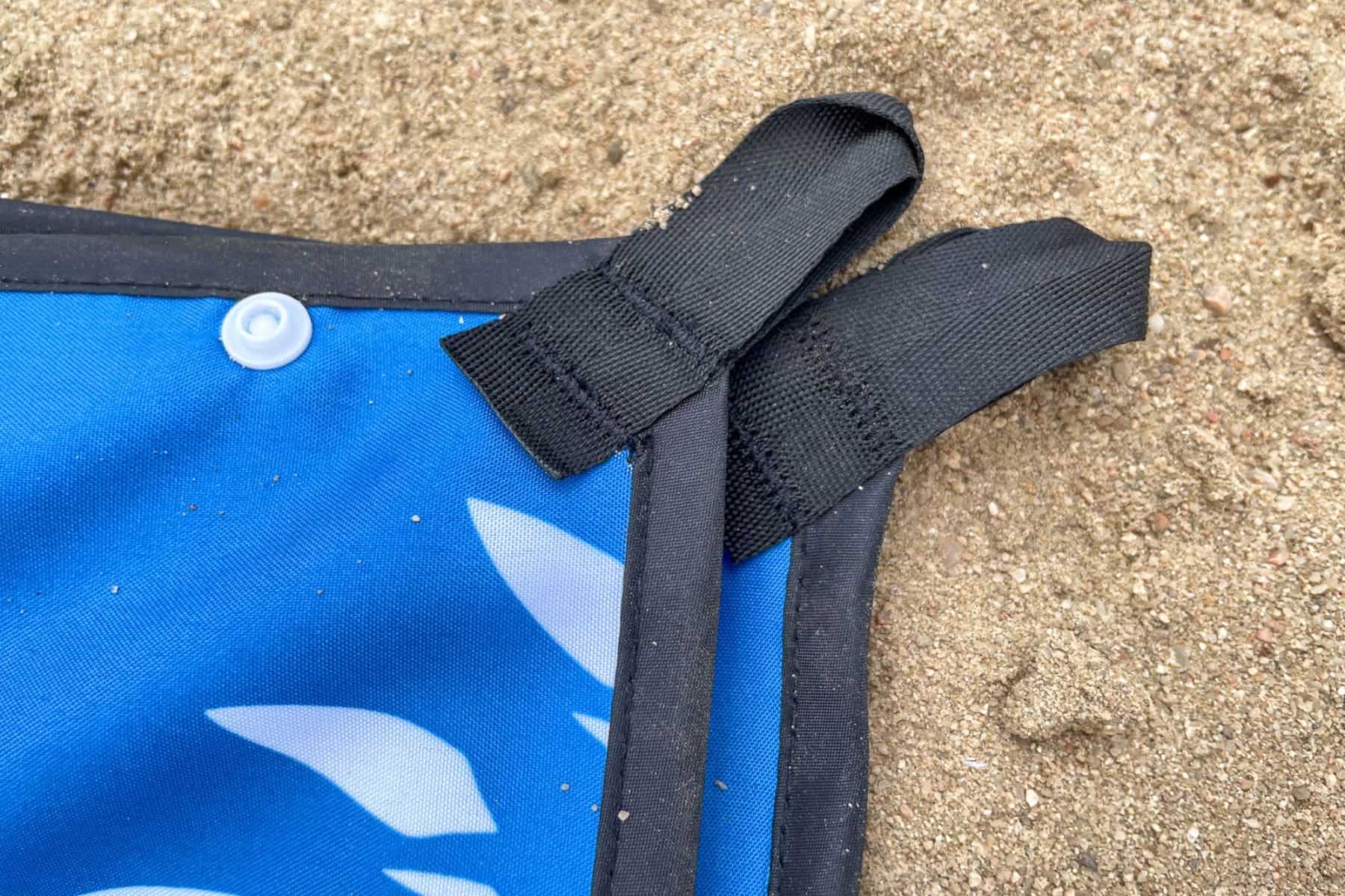 ocoopa-beach-blanket-anchor-loops