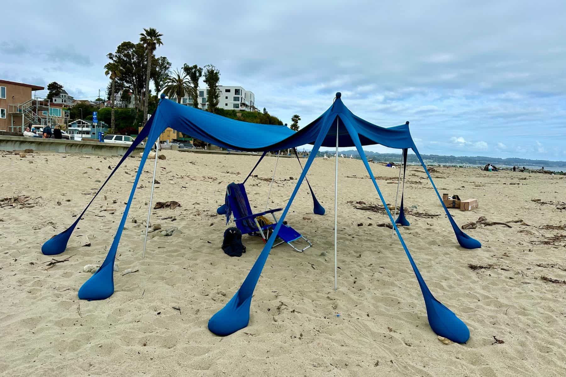 osoeri-beach-tent-at-beach
