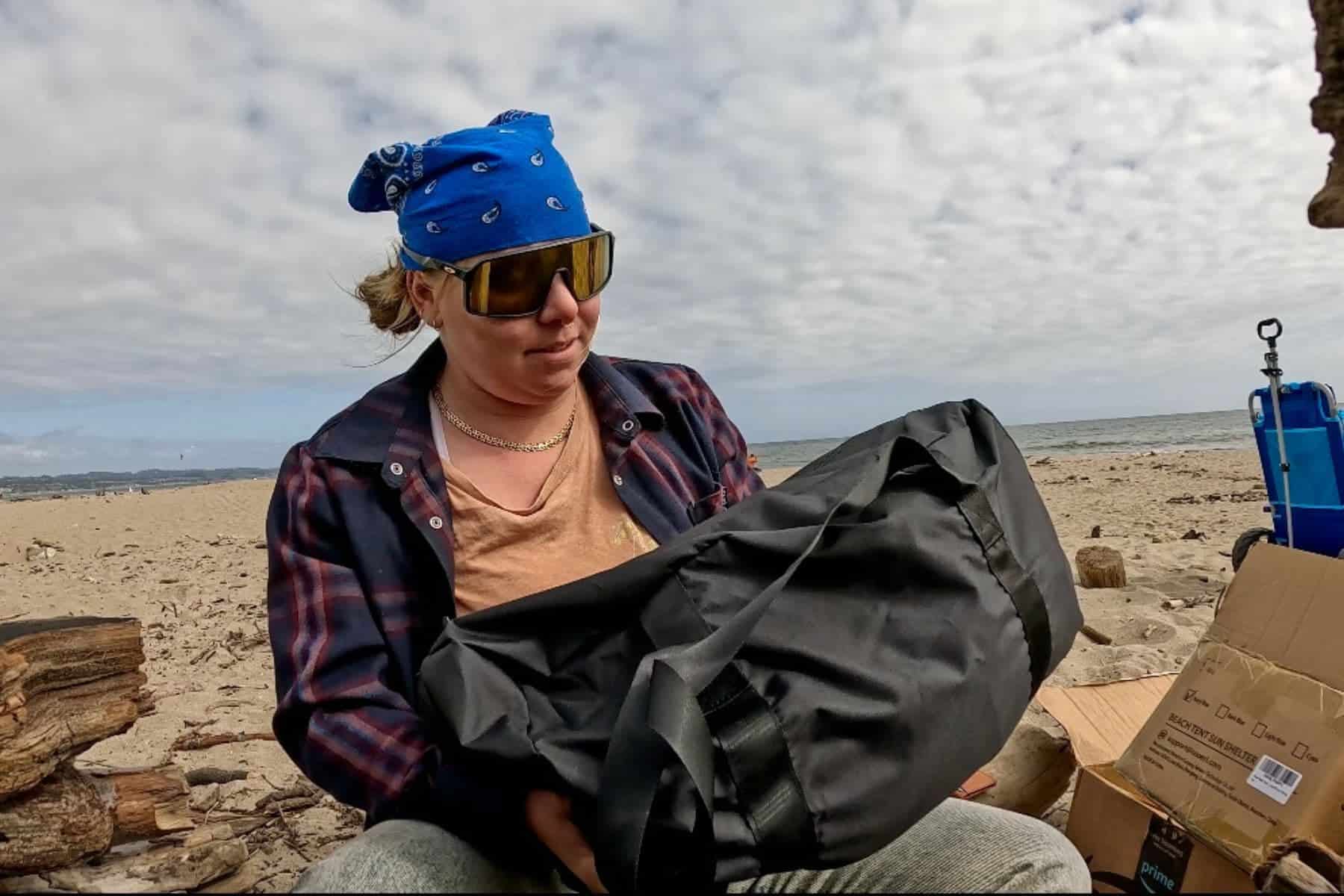 osoeri-beach-tent-handheld