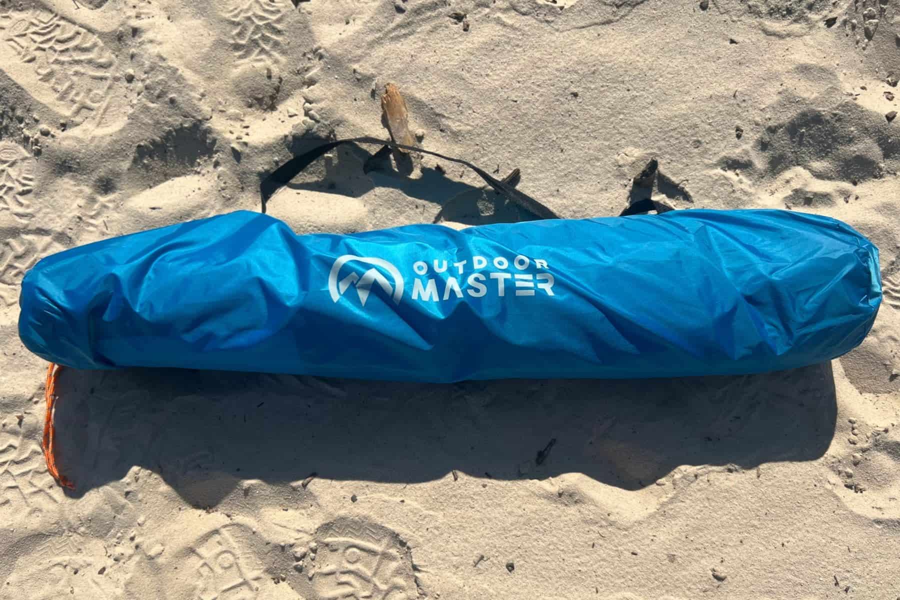 outdoor-master-pop-up-beach-tent-at-sand