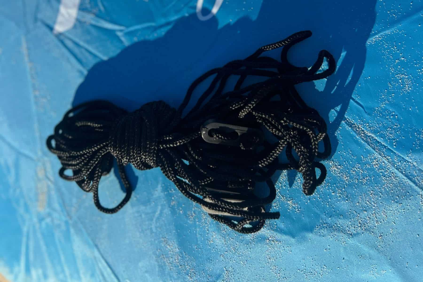 playieer-pop-up-beach-tent-metal-lines