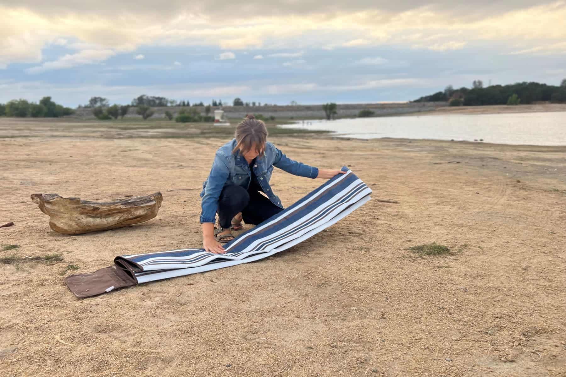 scuddles-beach-blanket-fold