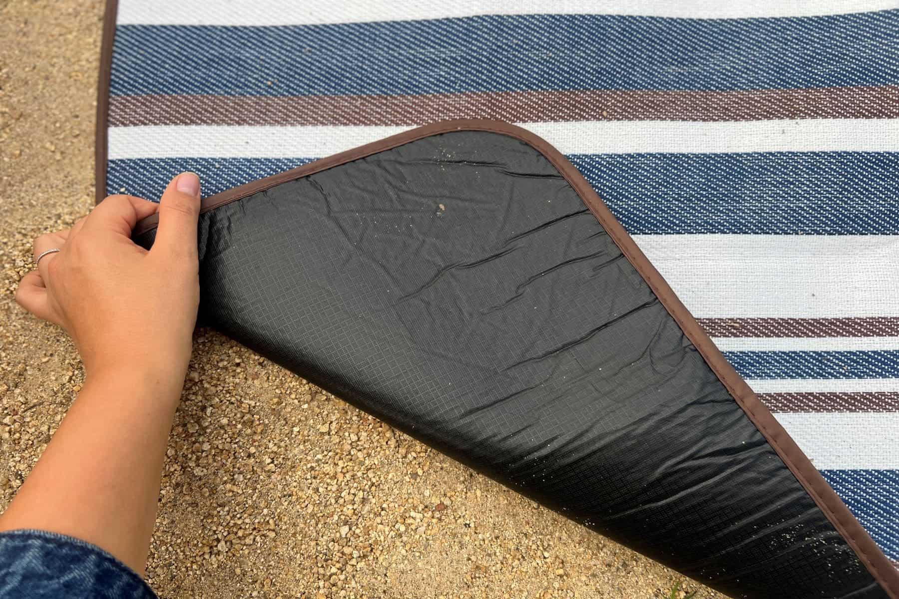 scuddles-beach-blanket-layers