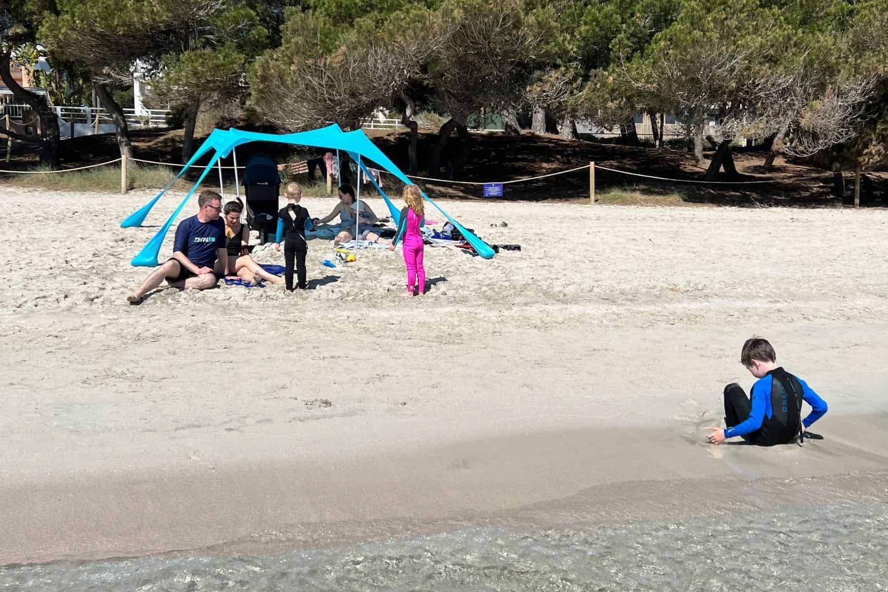 sun-ninja-family-on-beach