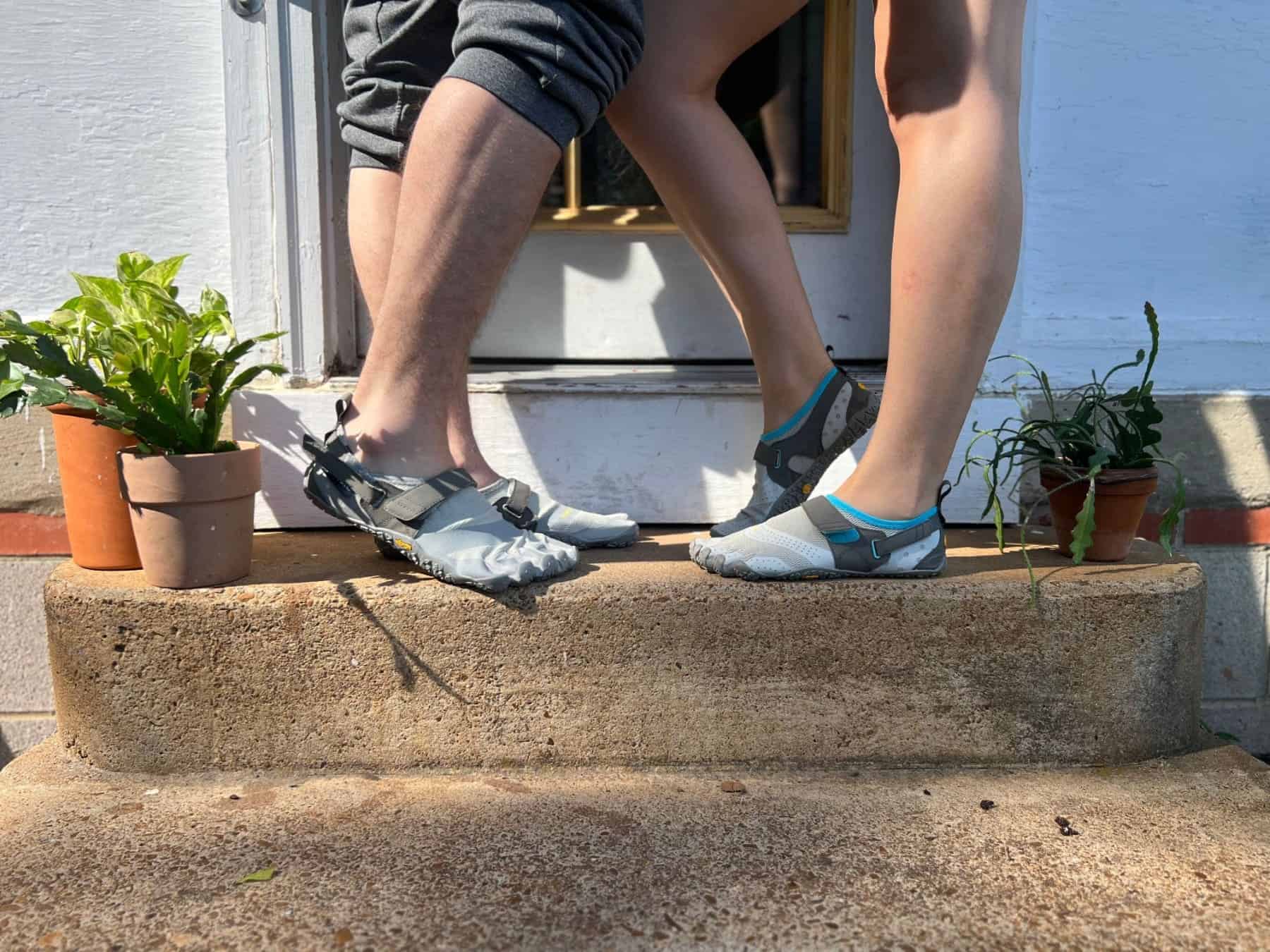 Vibram Fivefinger V Aqua Water Shoes Couple Facing Stairs
