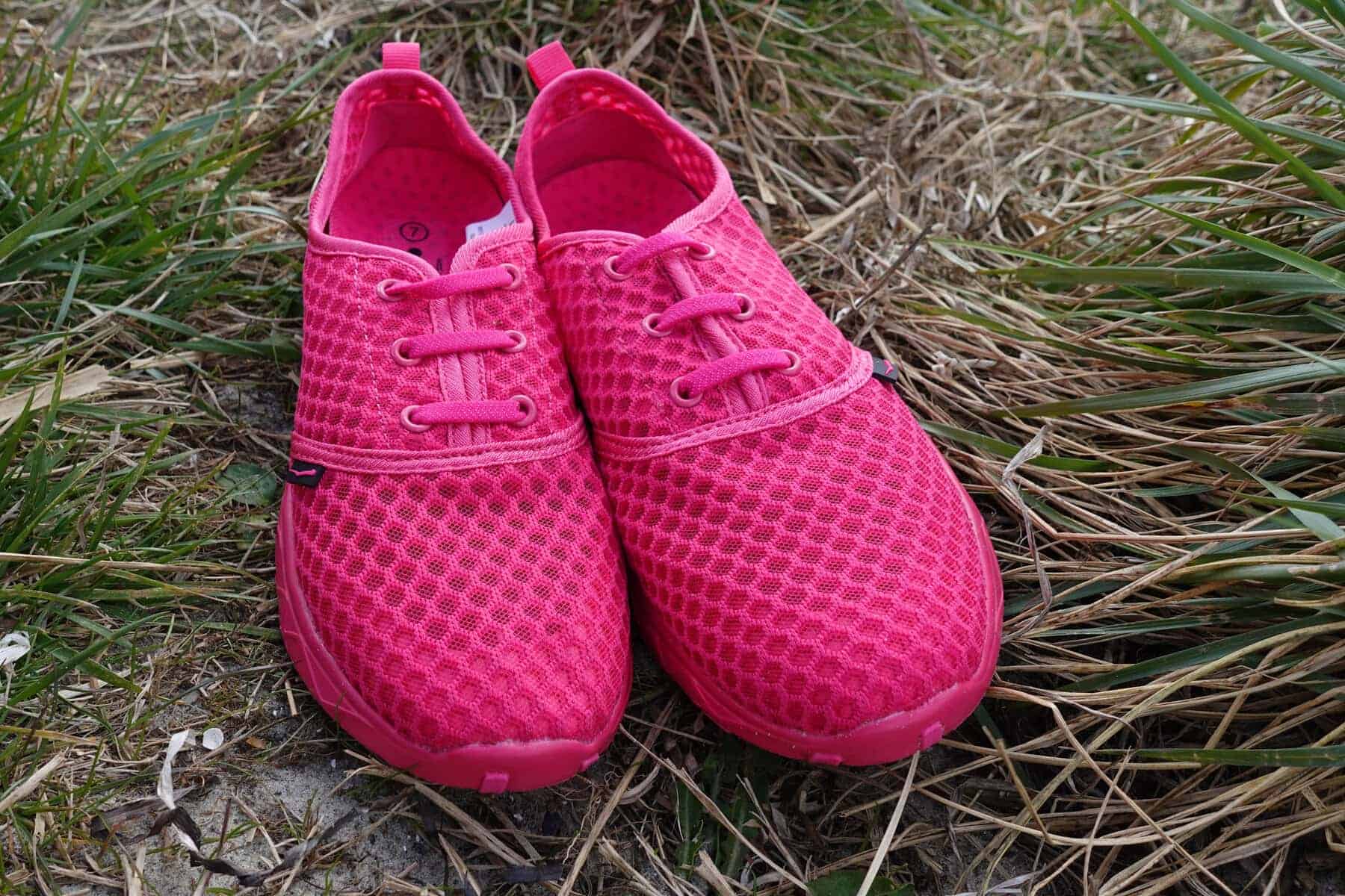 Wave Runner Shoes Pink On The Grass