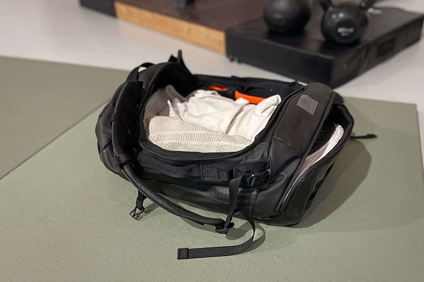 stubble-and-co-kit-bag-duffel-opening