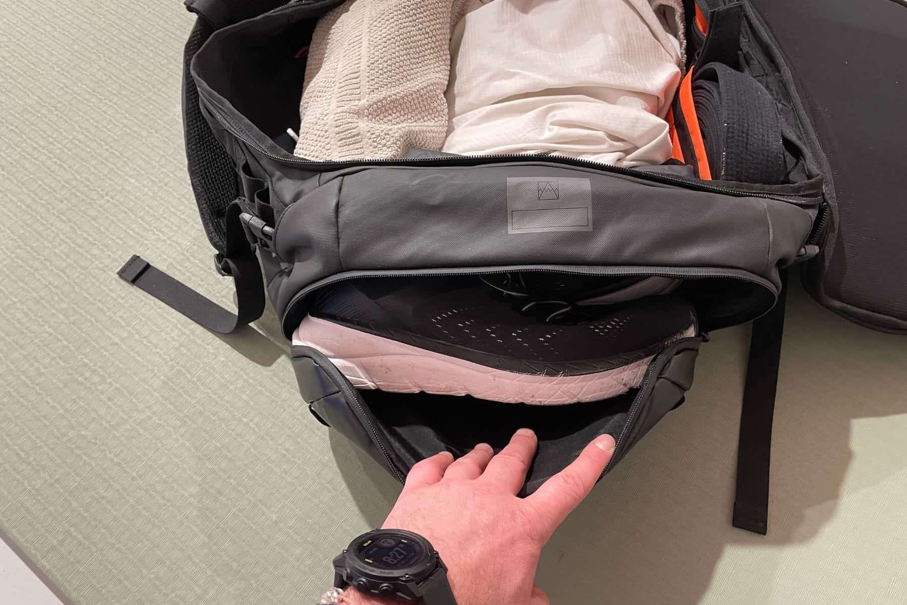 stubble-and-co-kit-bag-shoe-compartment