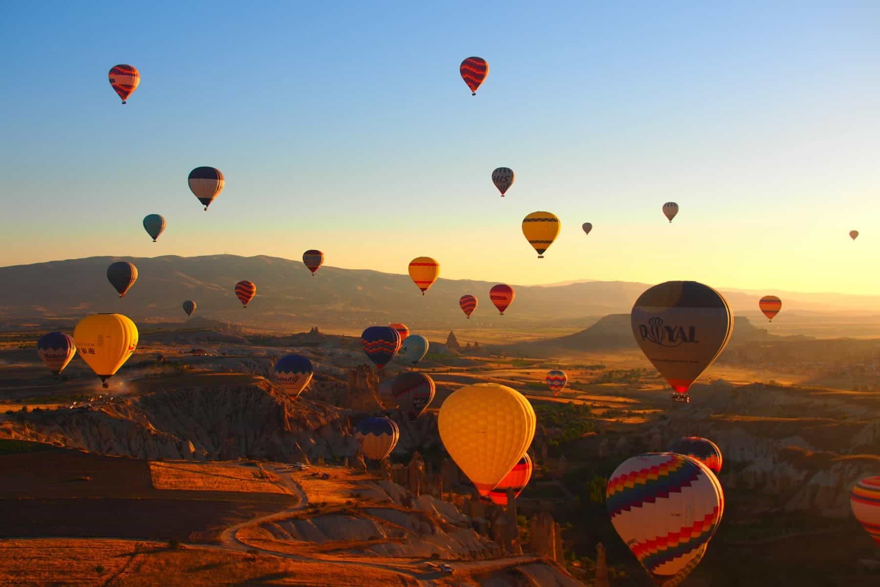 wedding anniversary date ideas. hot air balloon ride