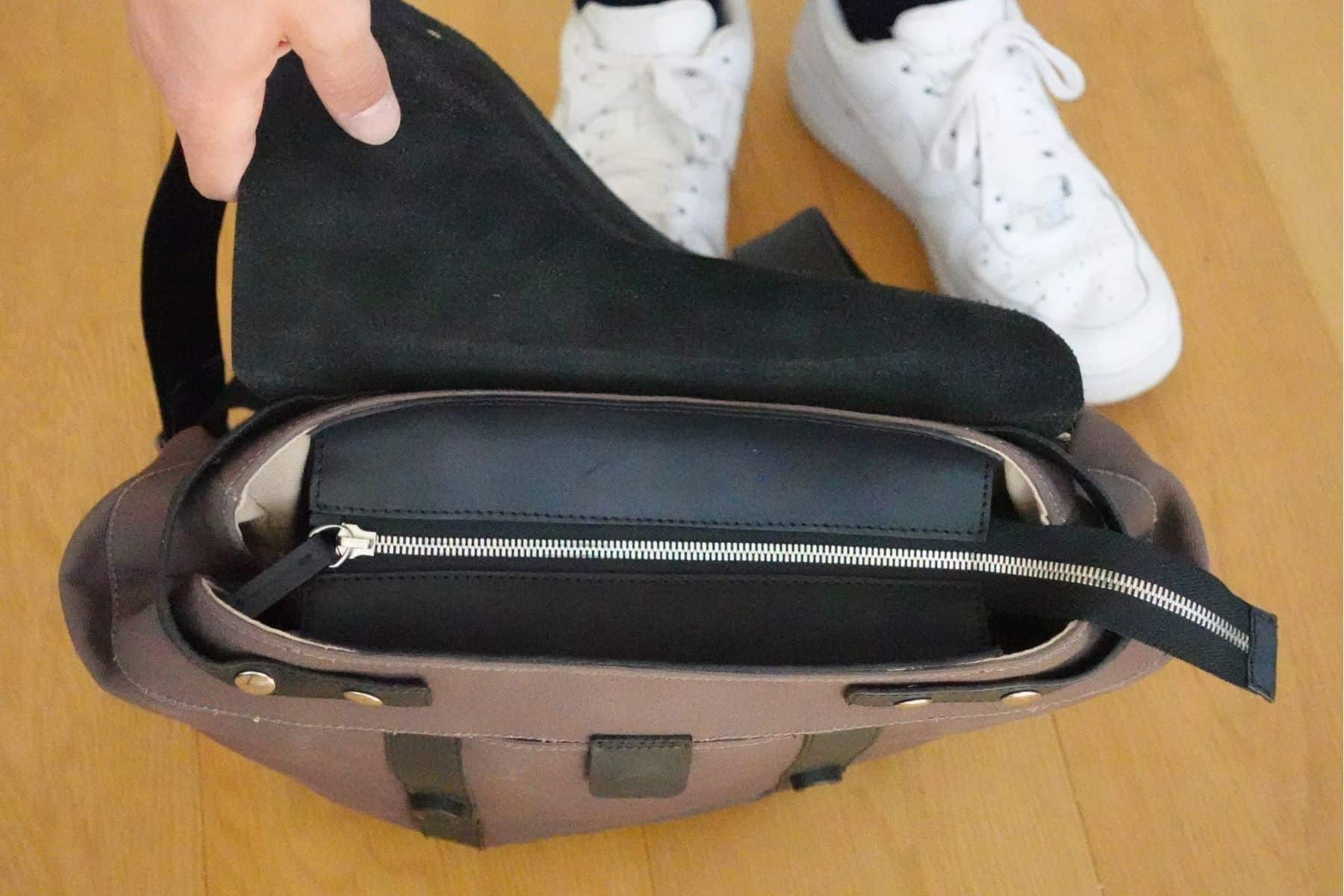 harber-london-classic-main-compartment-zipper-top-view