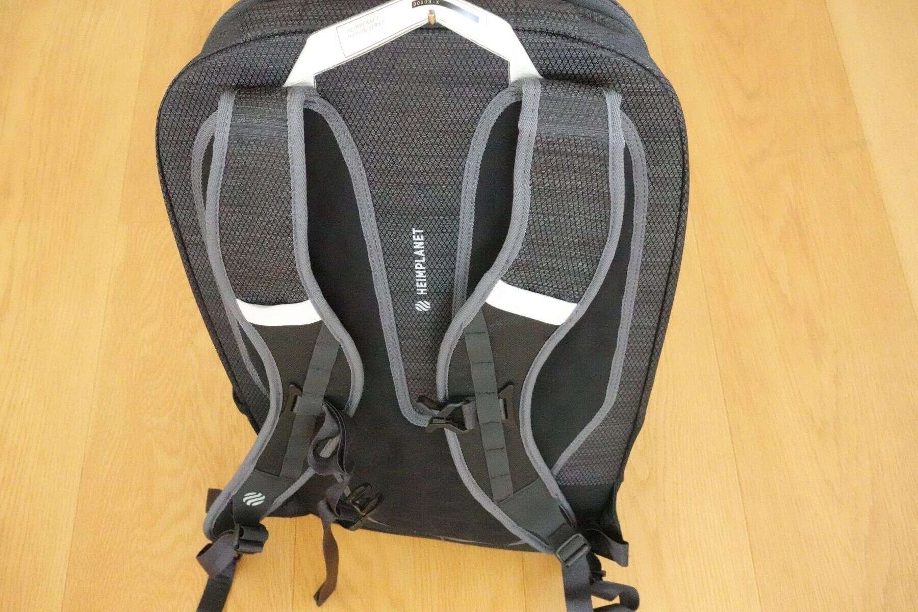 heimplanet-motion-arc-20l-back-view-on-floor