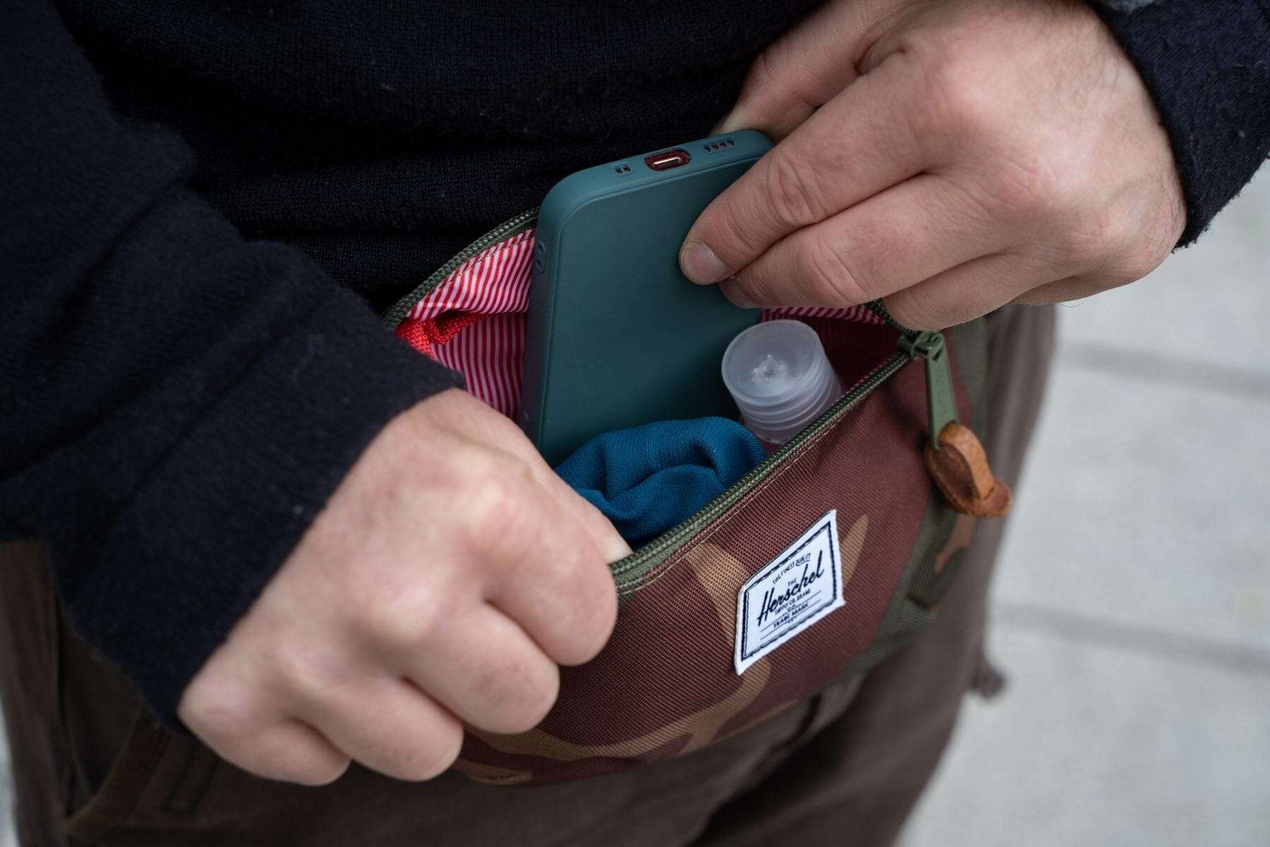 Herschel Fourteen Belt Bag Stuff Inside