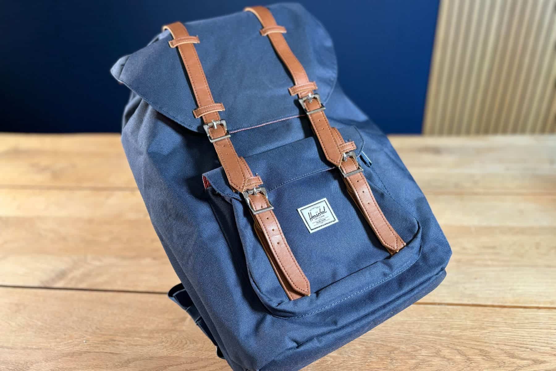 herschel-little-america-25l-details