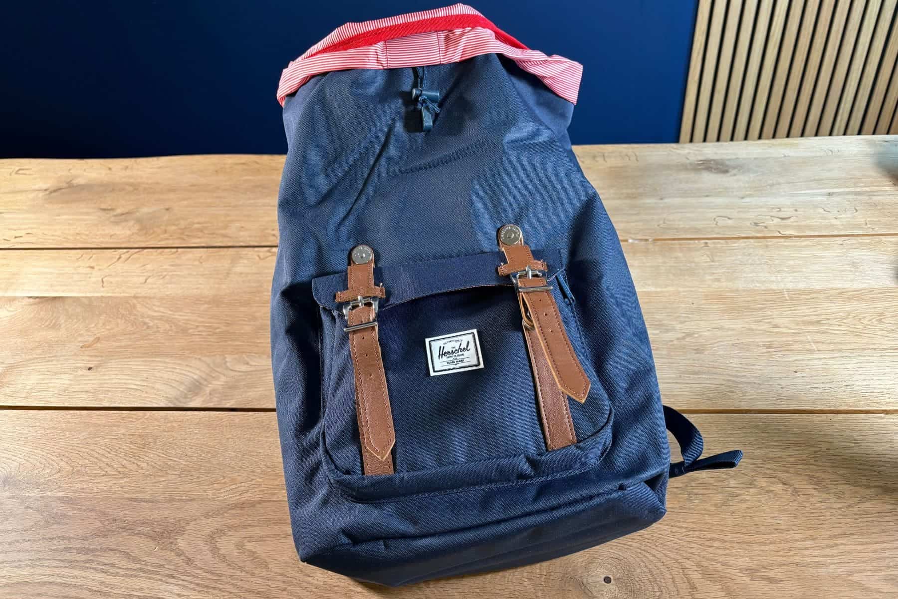 herschel-little-america-25l-useful