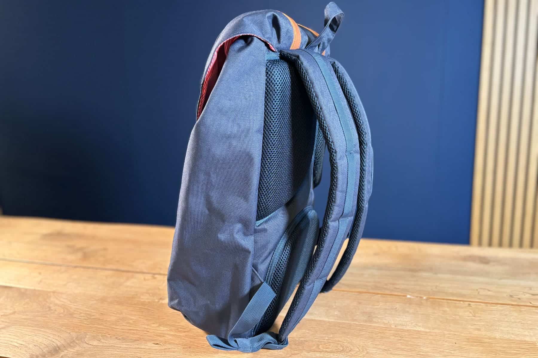 herschel-little-america-attachment-back-shoulder-strap