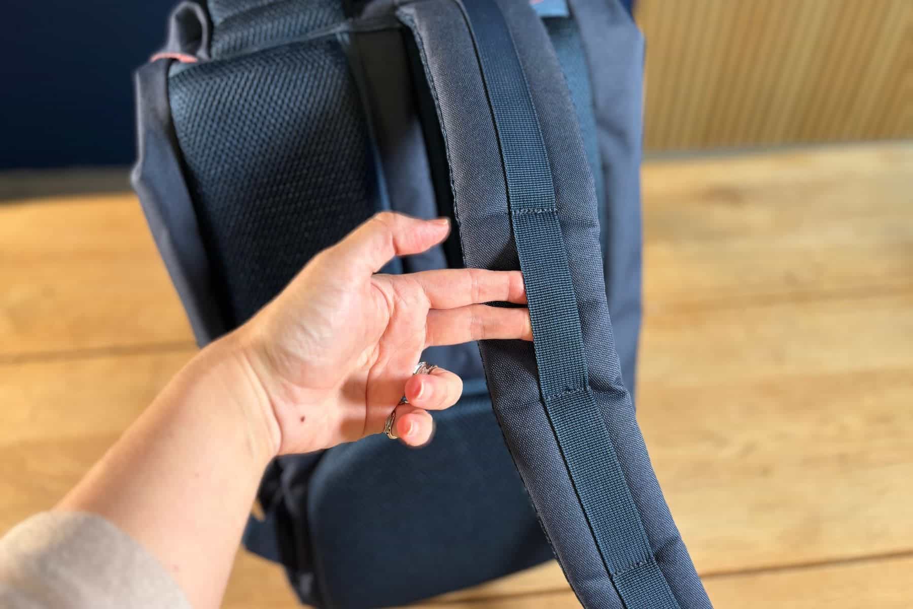 herschel-little-america-attachment-sholder-belt