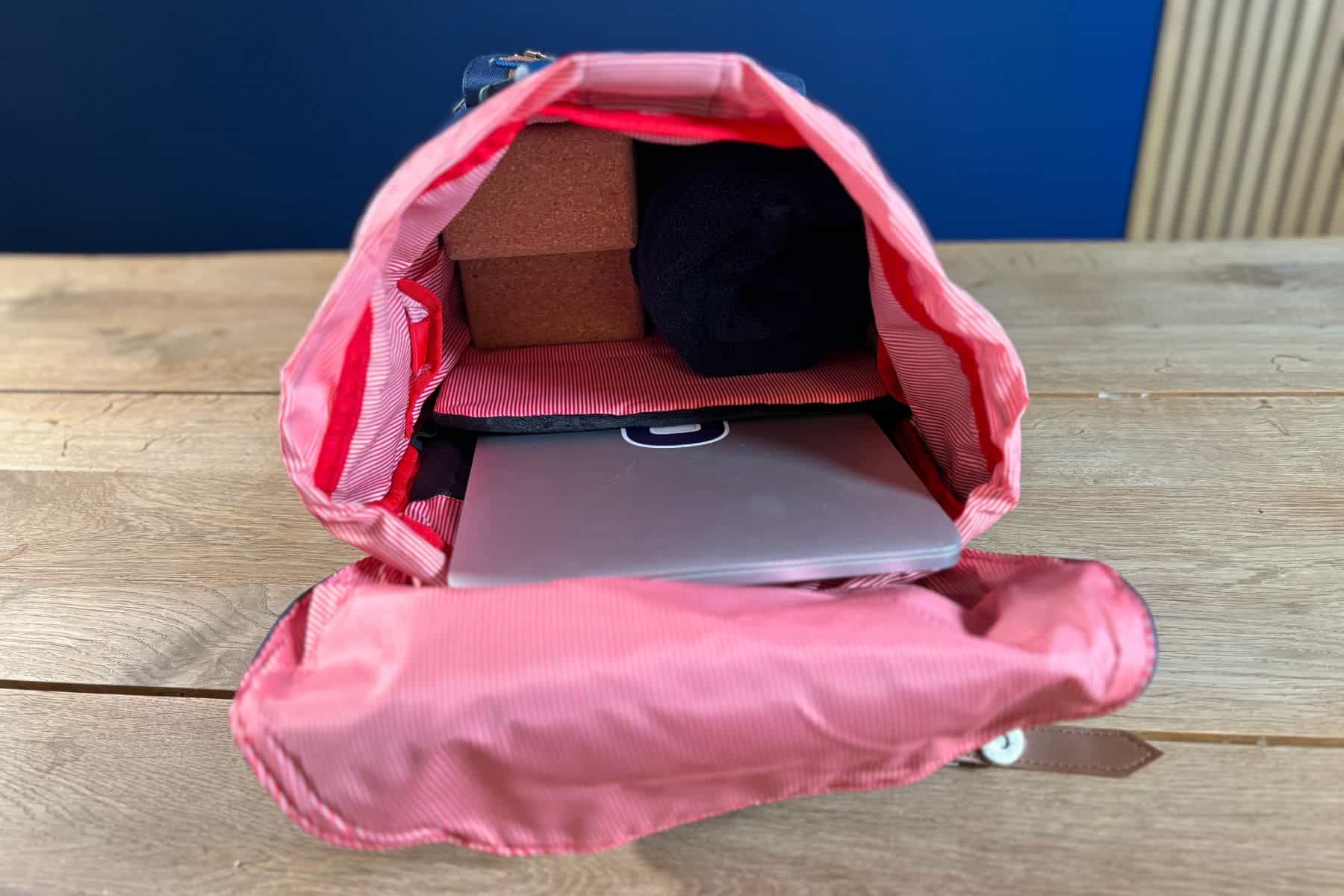 herschel-little-america-bag-view