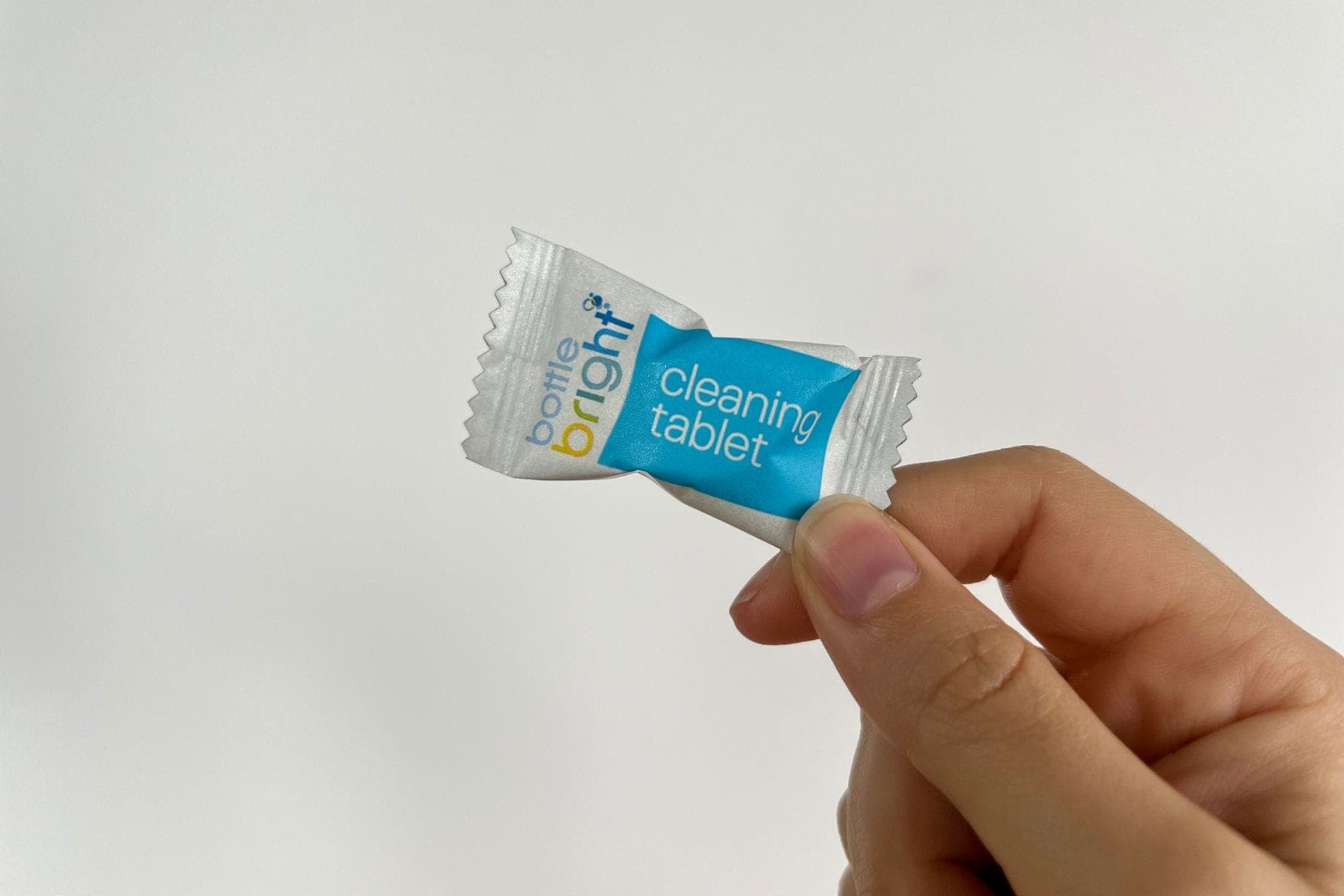 how-to-keep-your-reusable-water-bottle-clean-tablet