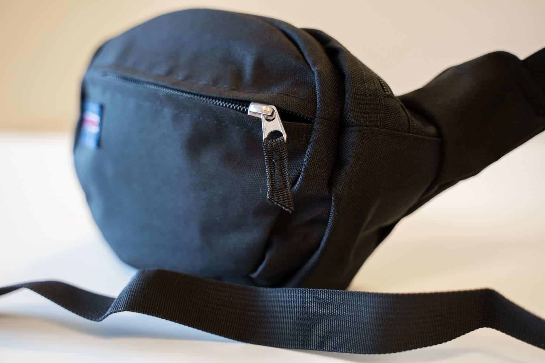 jansport-fifth-avenue-side-view-close-up