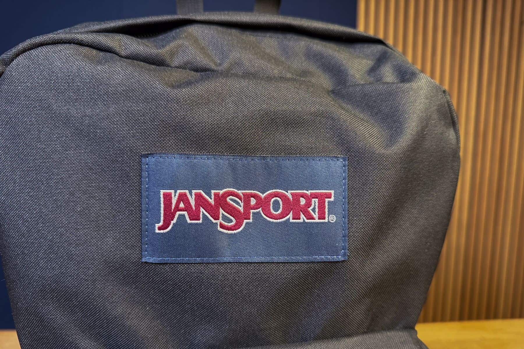jansport-superbreak-one-26l-logo