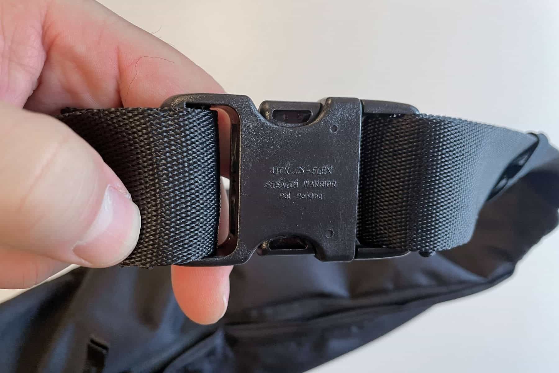 nike-heritage-buckle