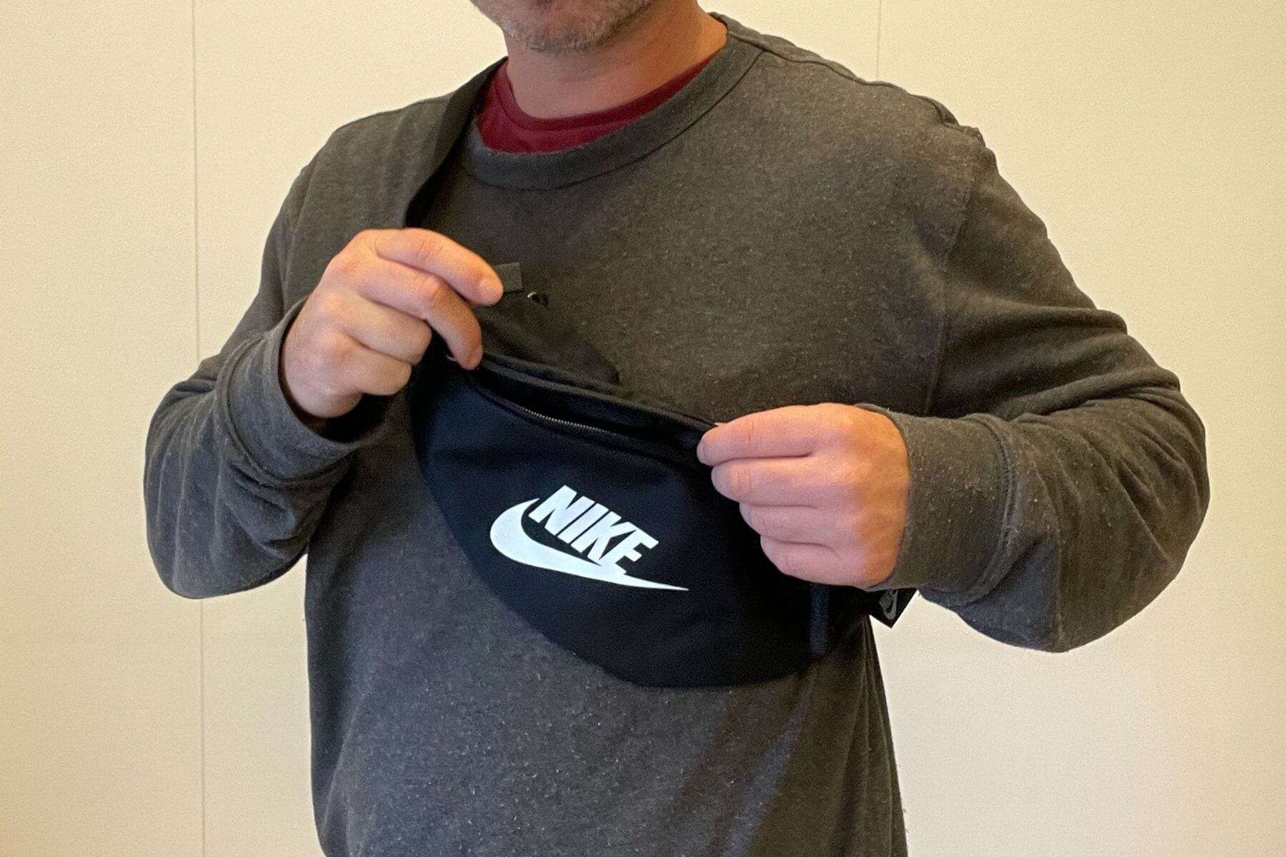 nike-heritage-shoulder-close-up