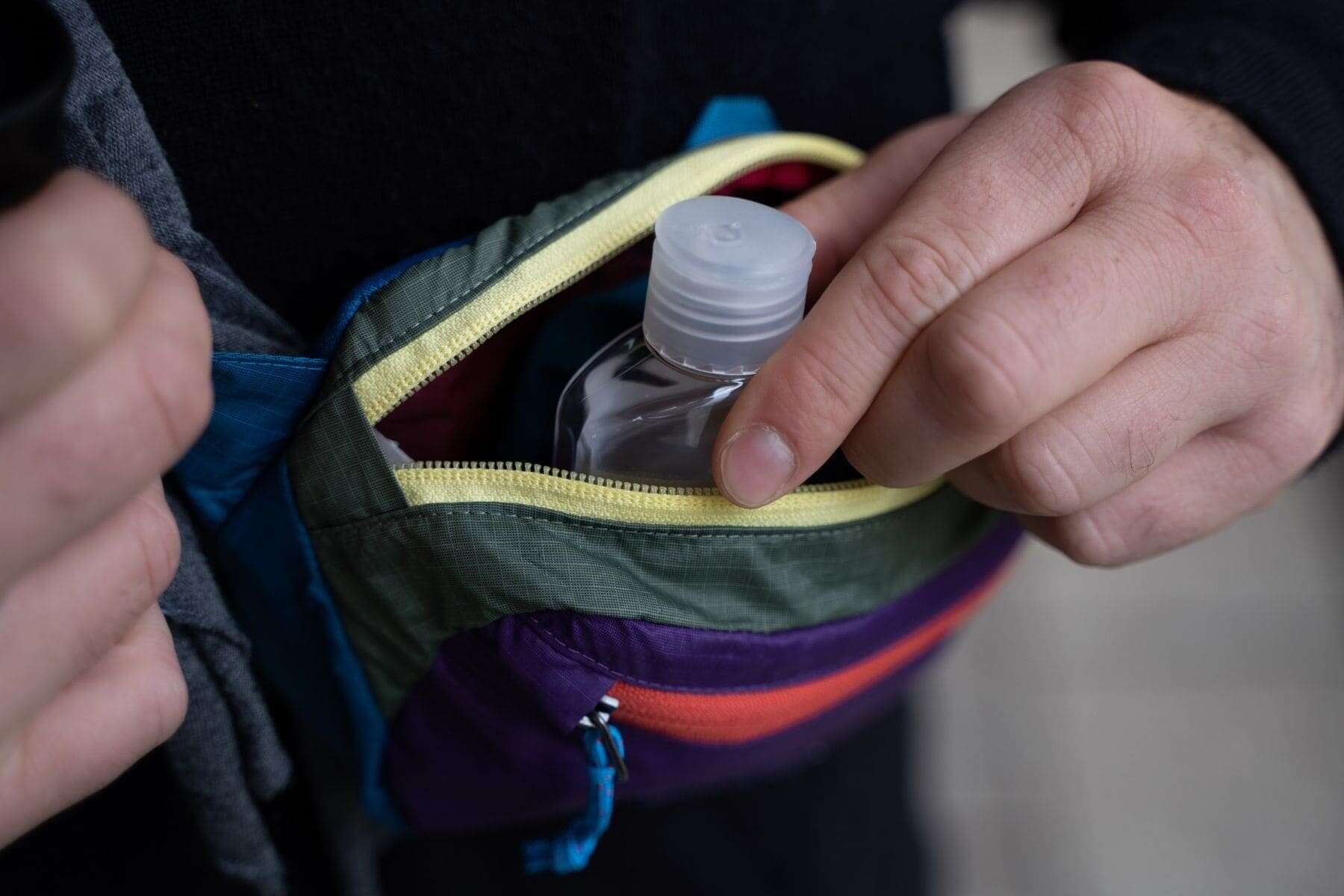 patagonia-ultralight-black-hole-mini-stuff-inside