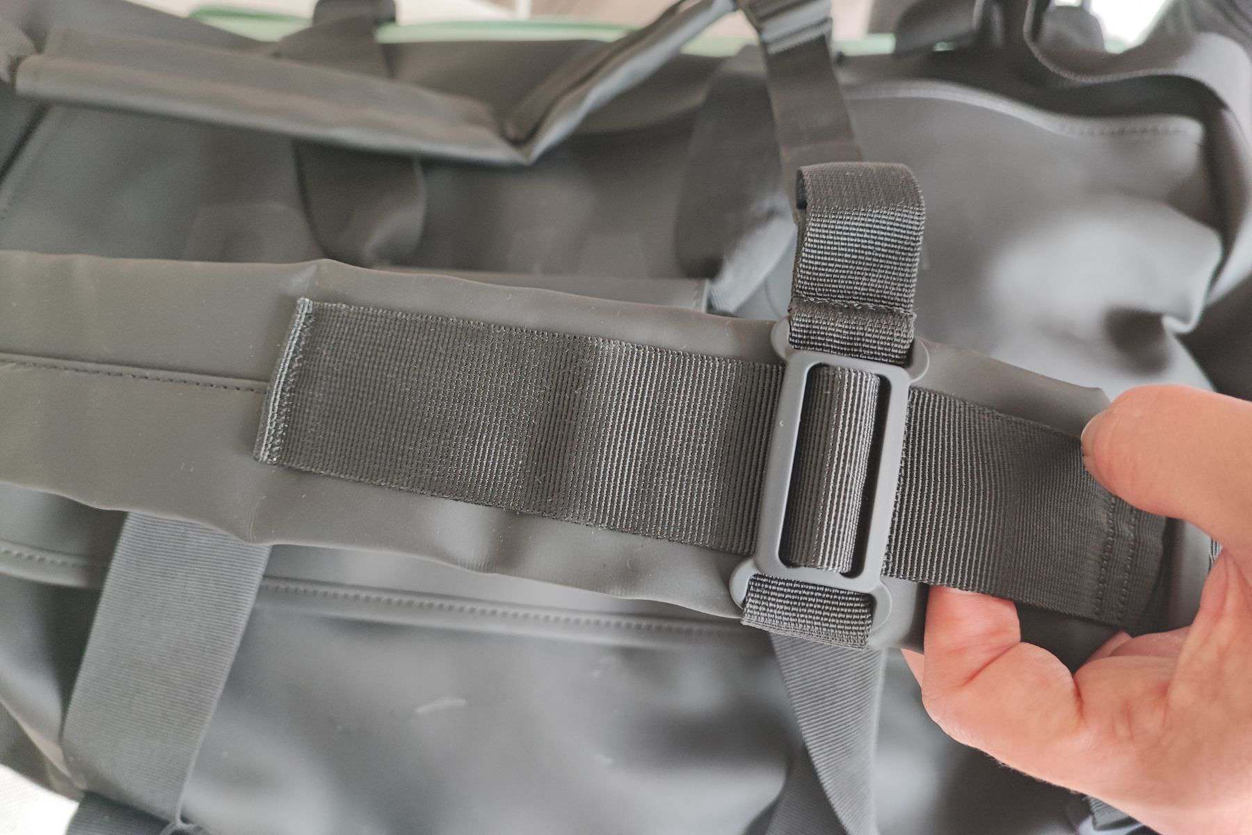 rains-texel-duffel-bag-strap