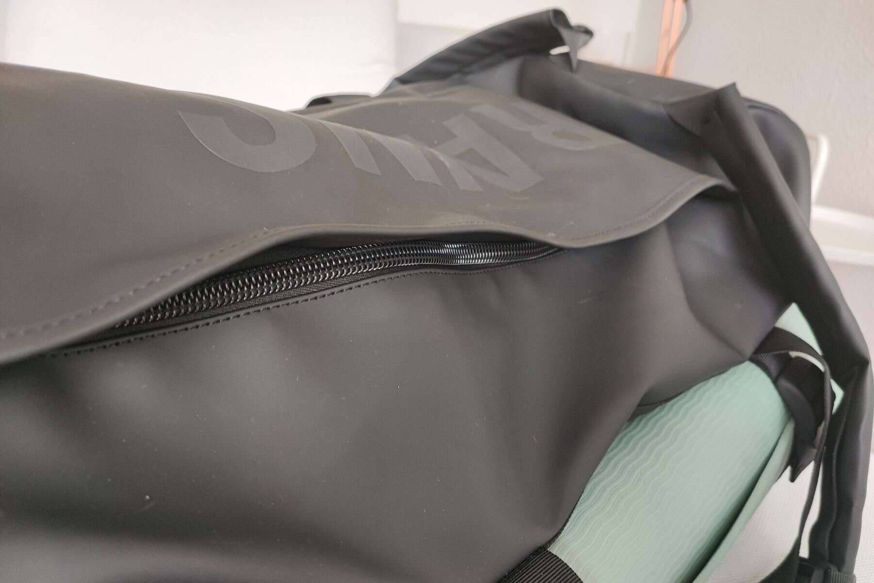 rains-texel-duffel-close