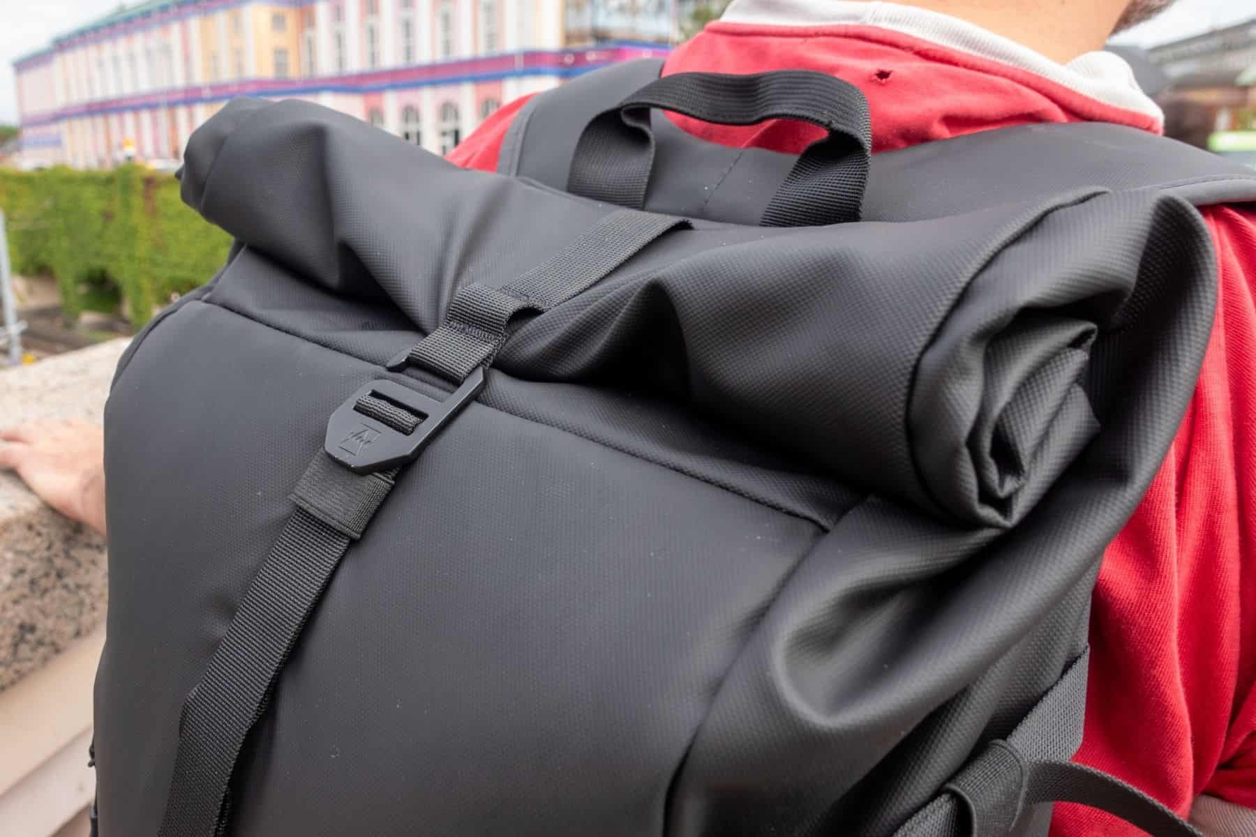 stubble-co-rolltop-closer-ghook-details