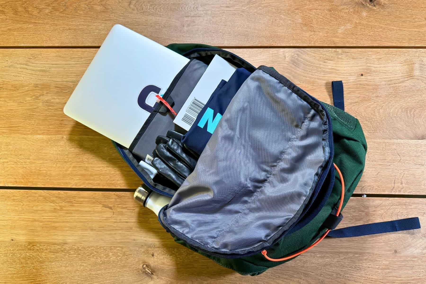 the-northface-jester-backpack-laptop-sleeve