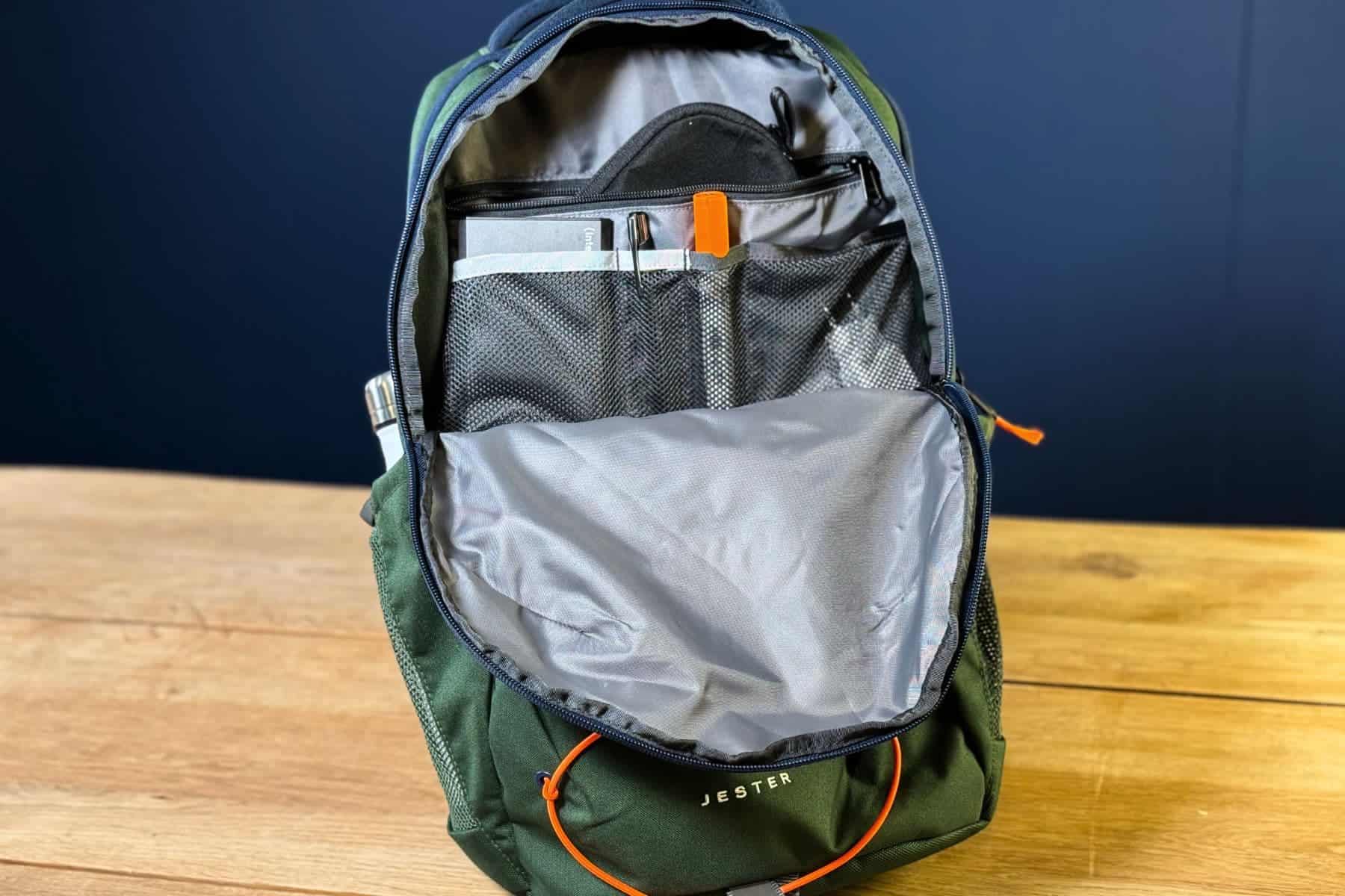 the-northface-jester-backpack-mesh-pockets-inside