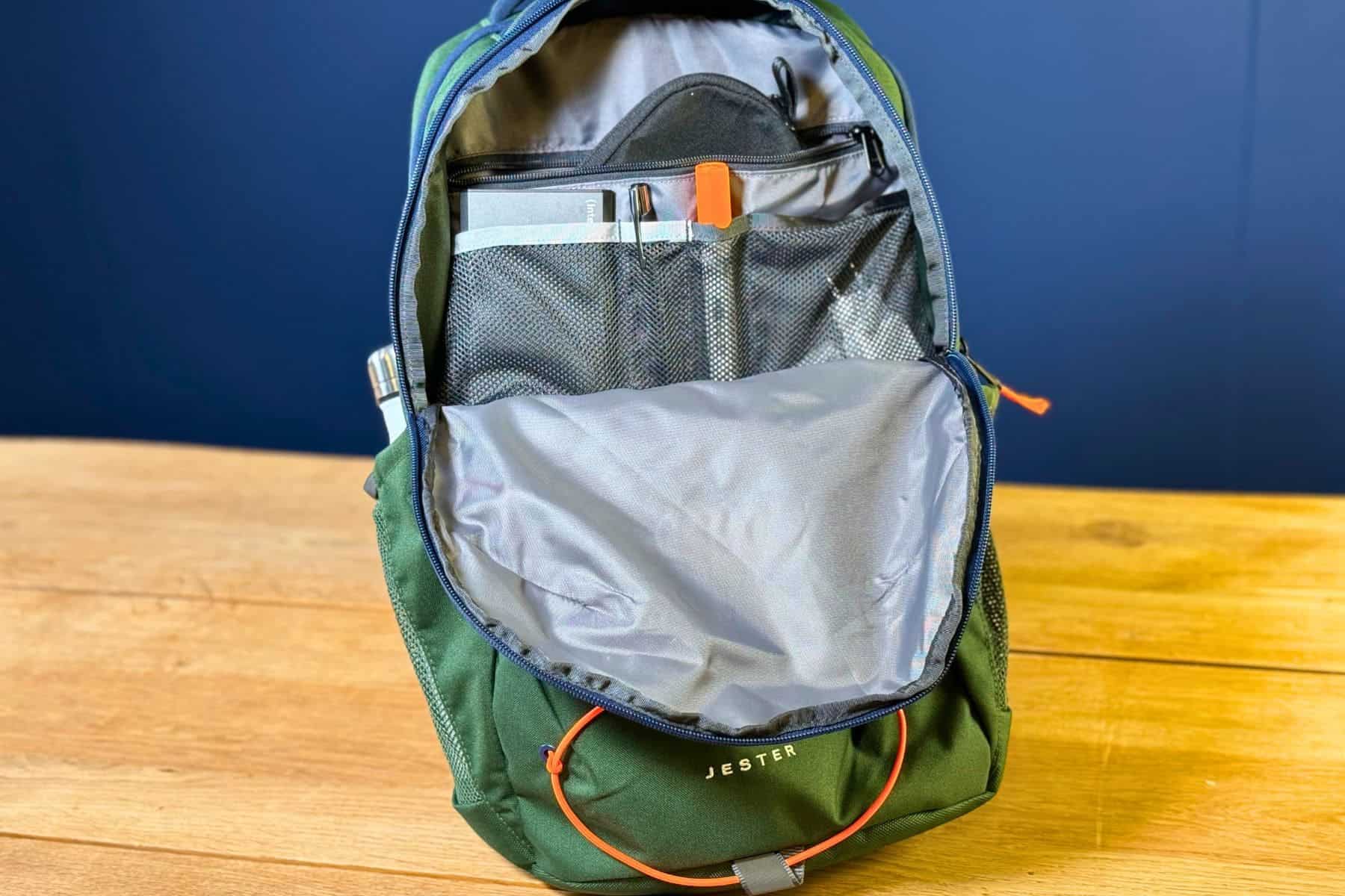 the-northface-jester-backpack-pockets