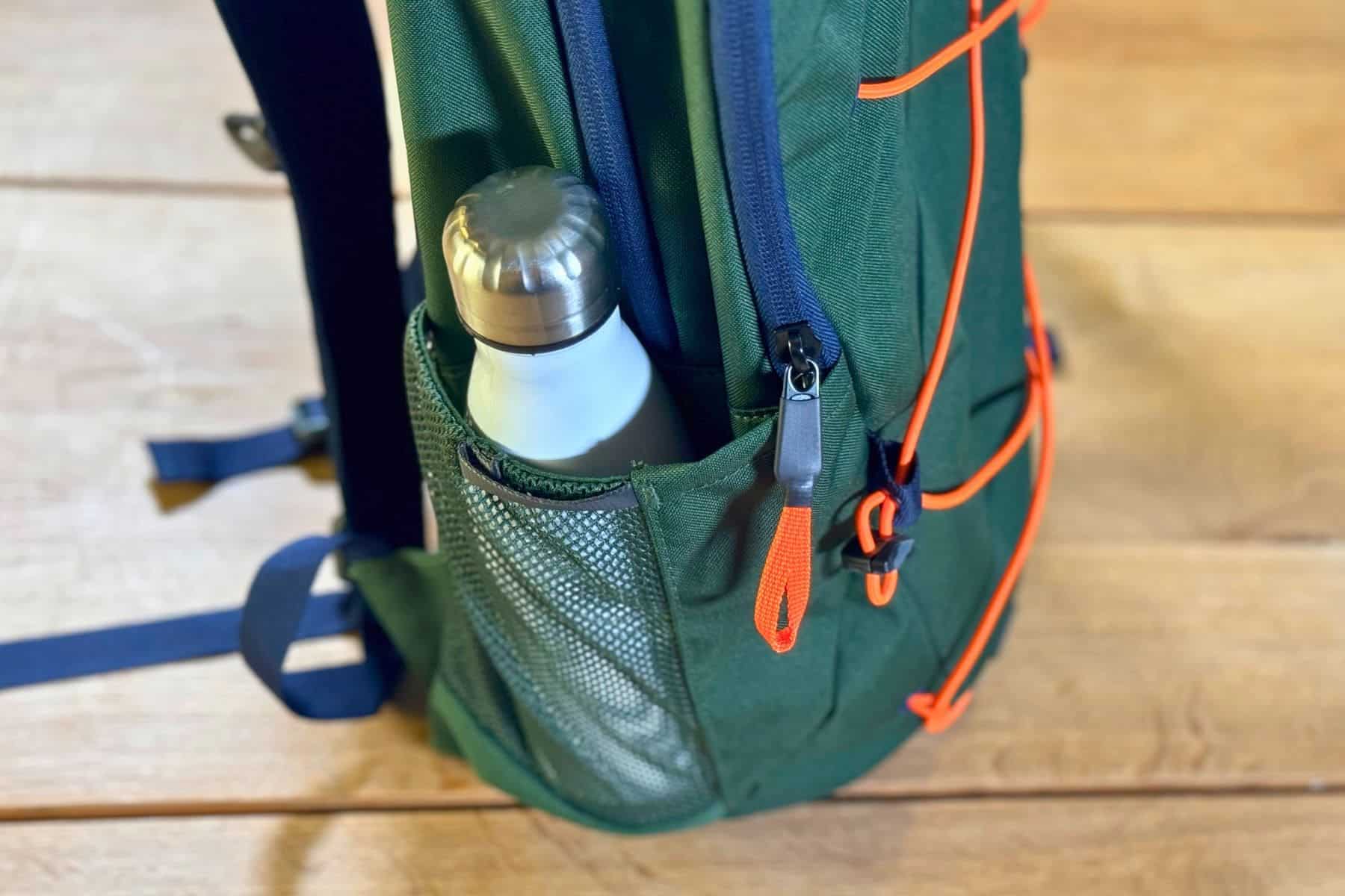 the-northface-jester-backpack-water-bottle