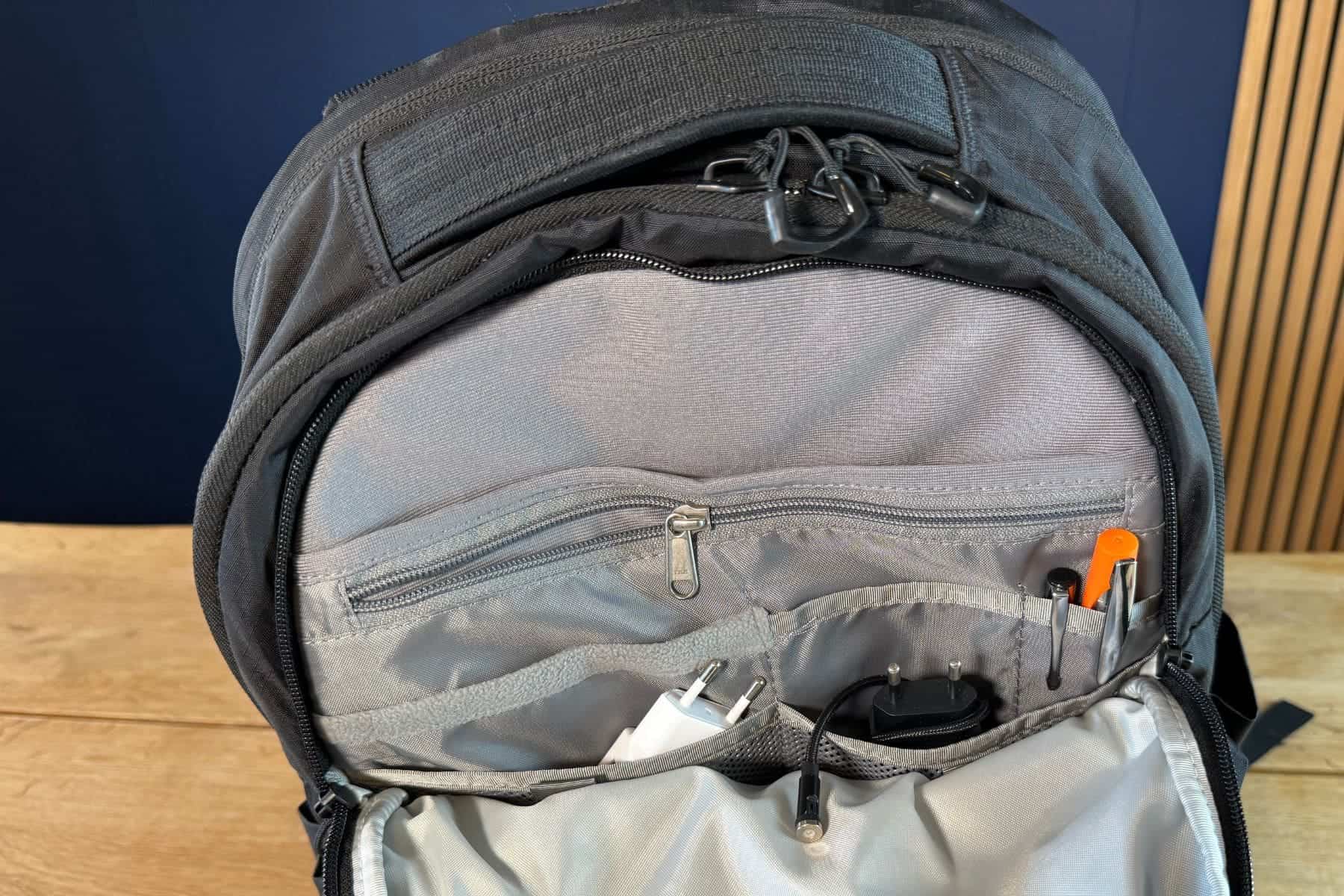 tnf-borealis-top-organizer-pocket