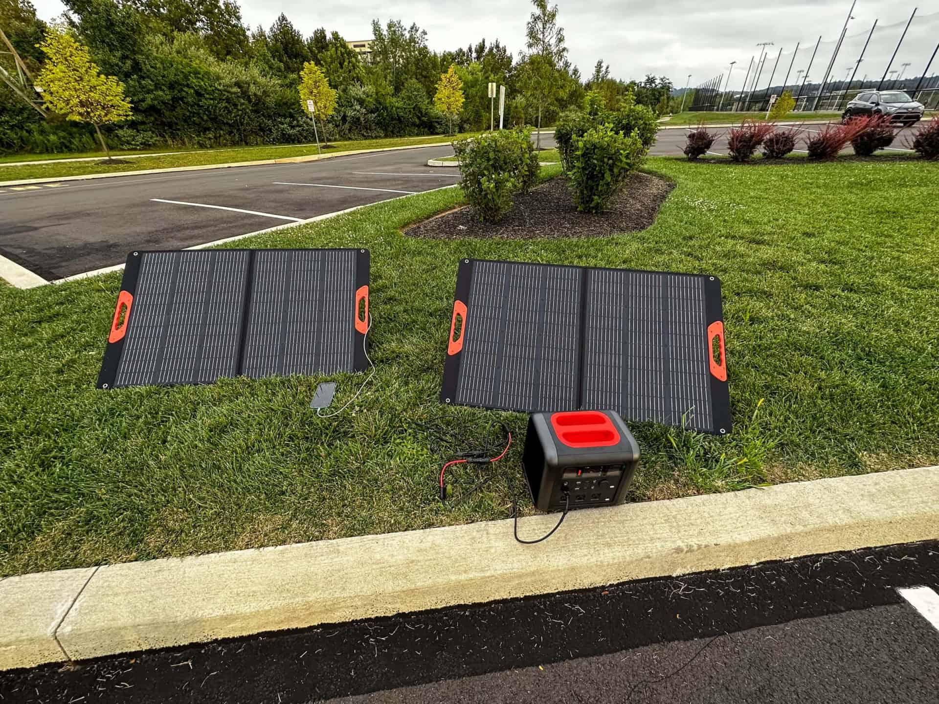 Tera 1000  portable power station and 2 solar panels