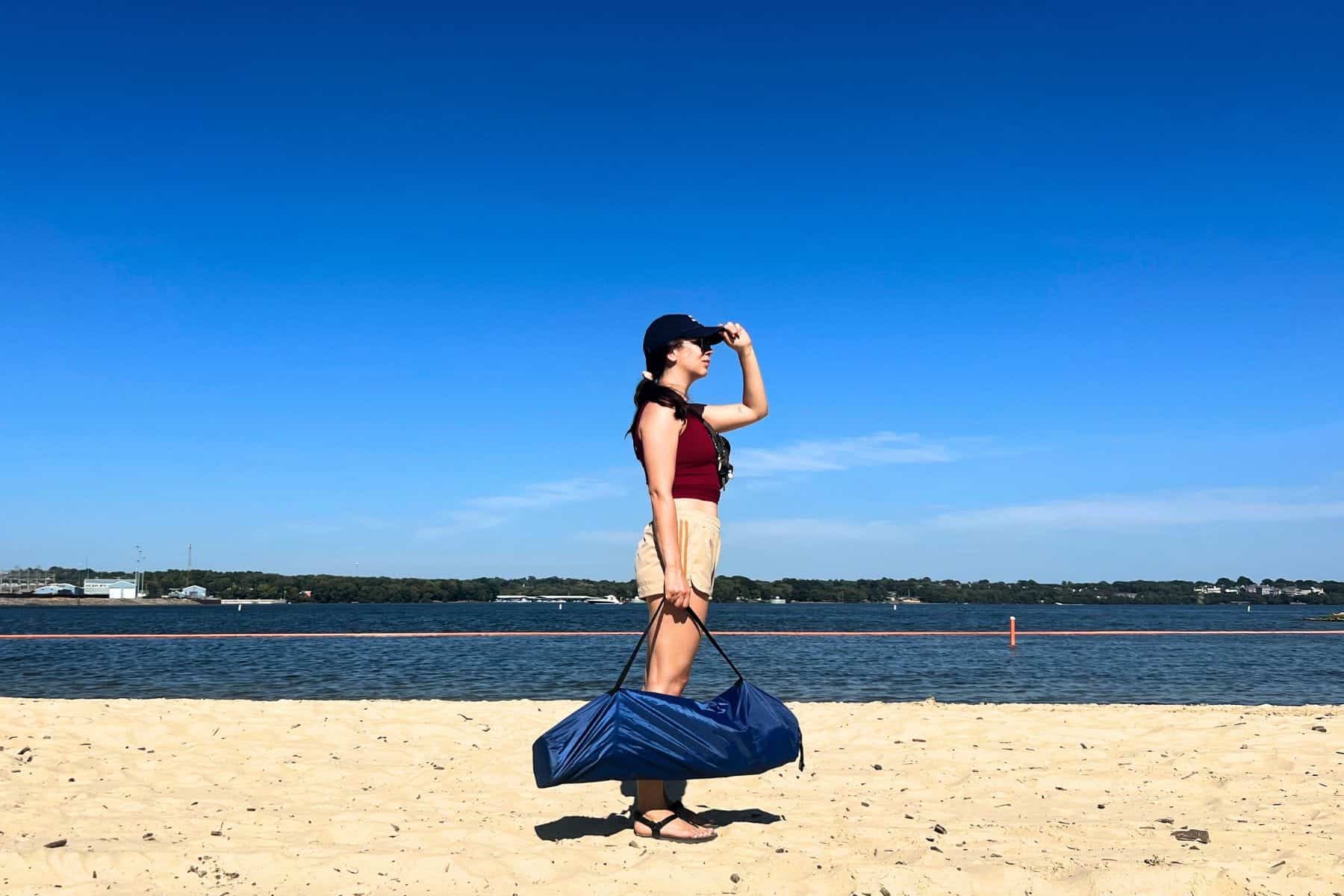 amazonbasics-beach-camp-carry-shoulder-bag