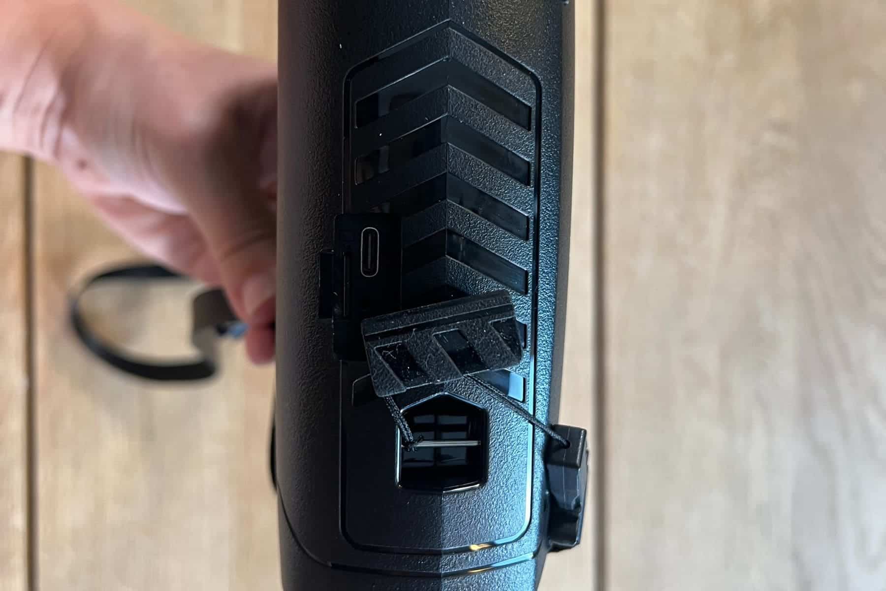 apexel-digital-night-vision-charging