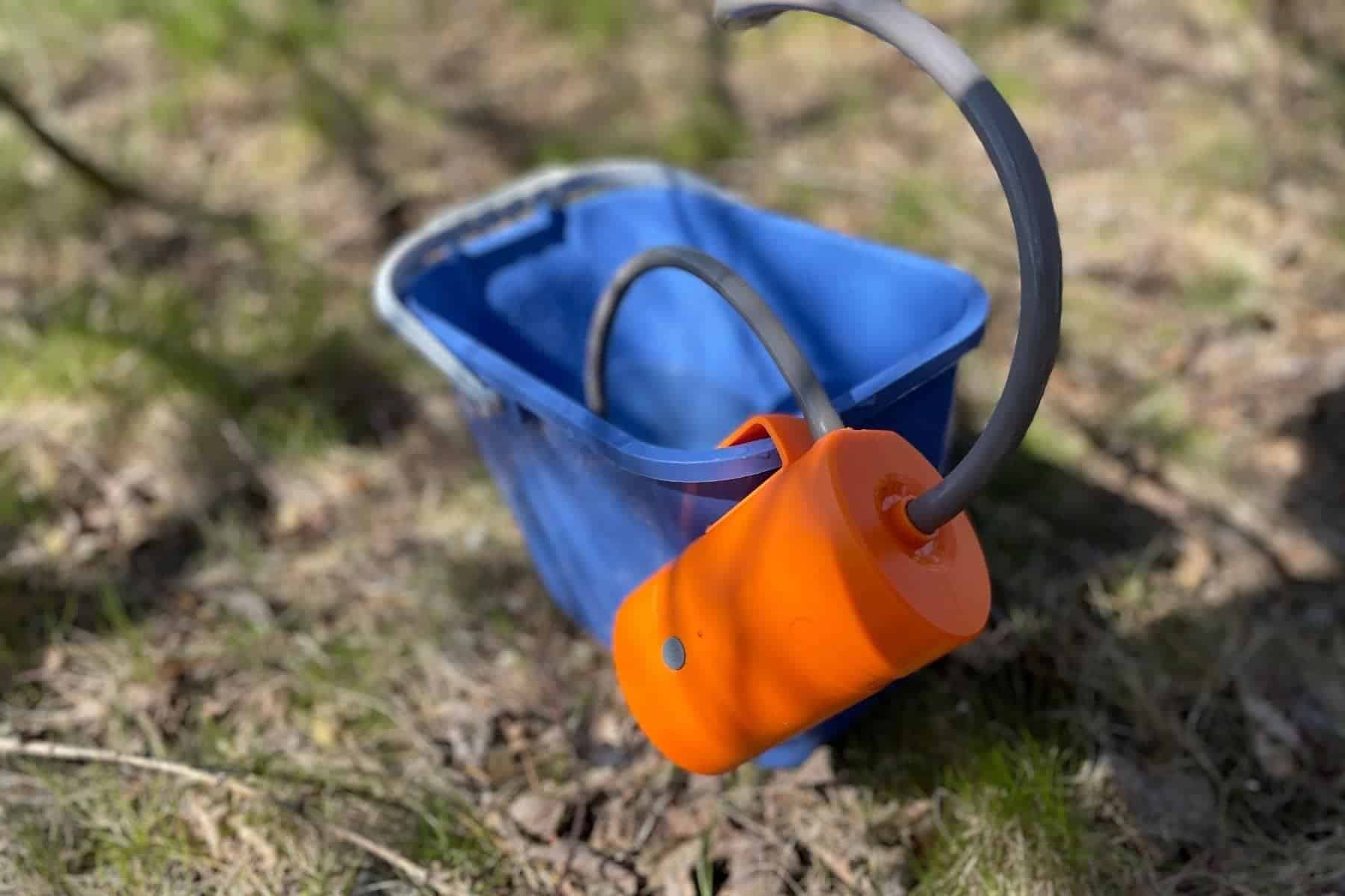 azxjc-portable-battery-on-bucket-side