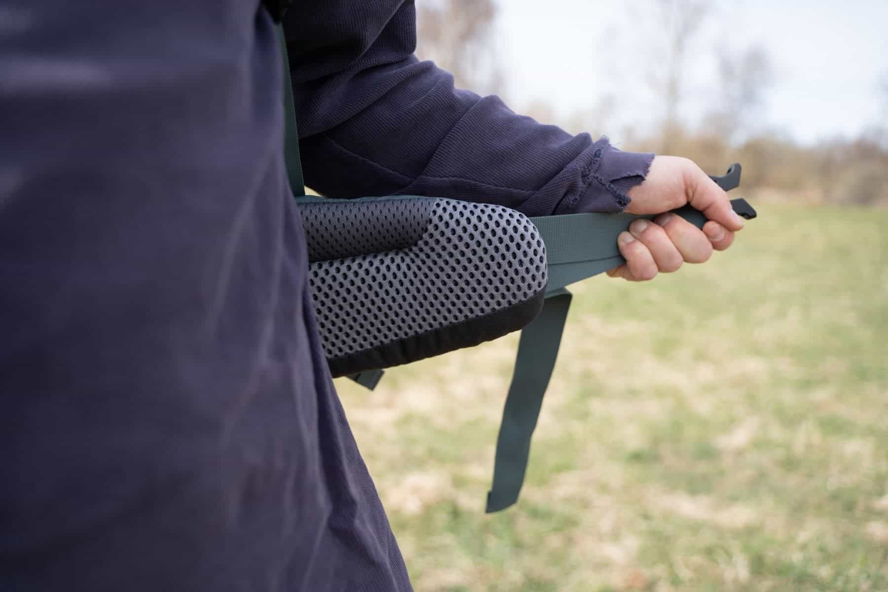 deuter-aircontact-lite-65-10-hip-strap