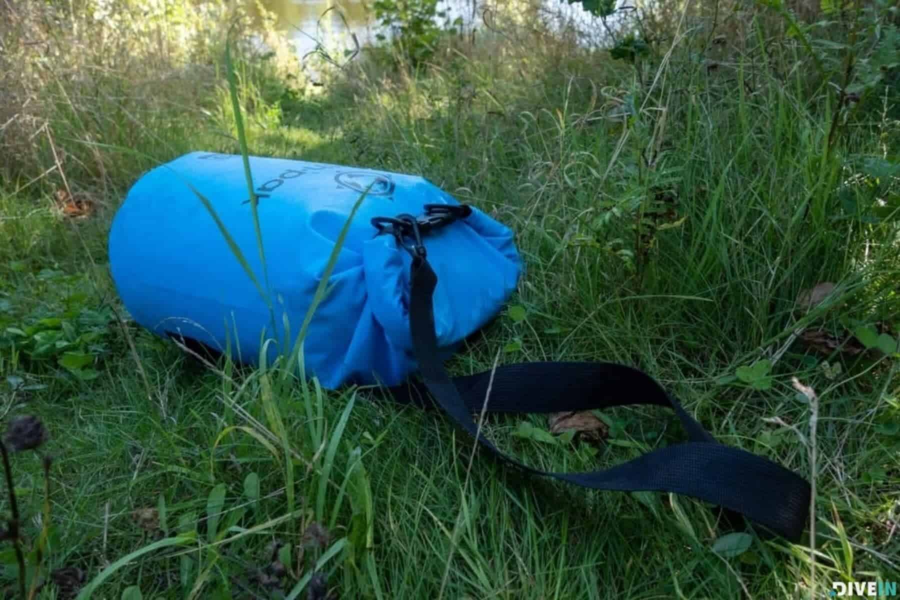 earth-pak-waterproof-lying-grass