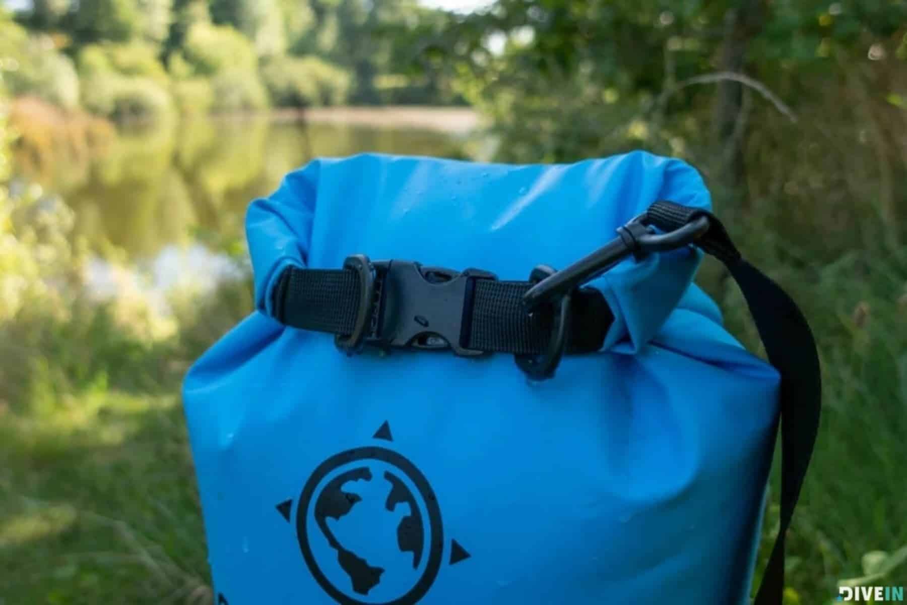 earth-pak-waterproof-minimalist