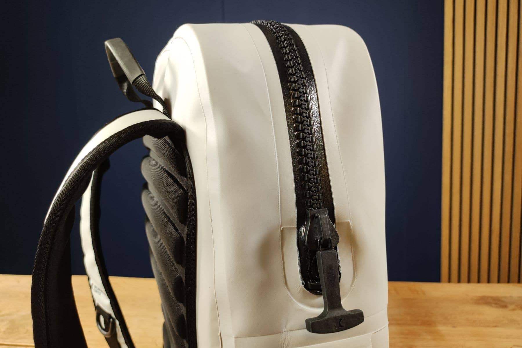 fogland-waterproof-backpack-15-25l-side-zippers