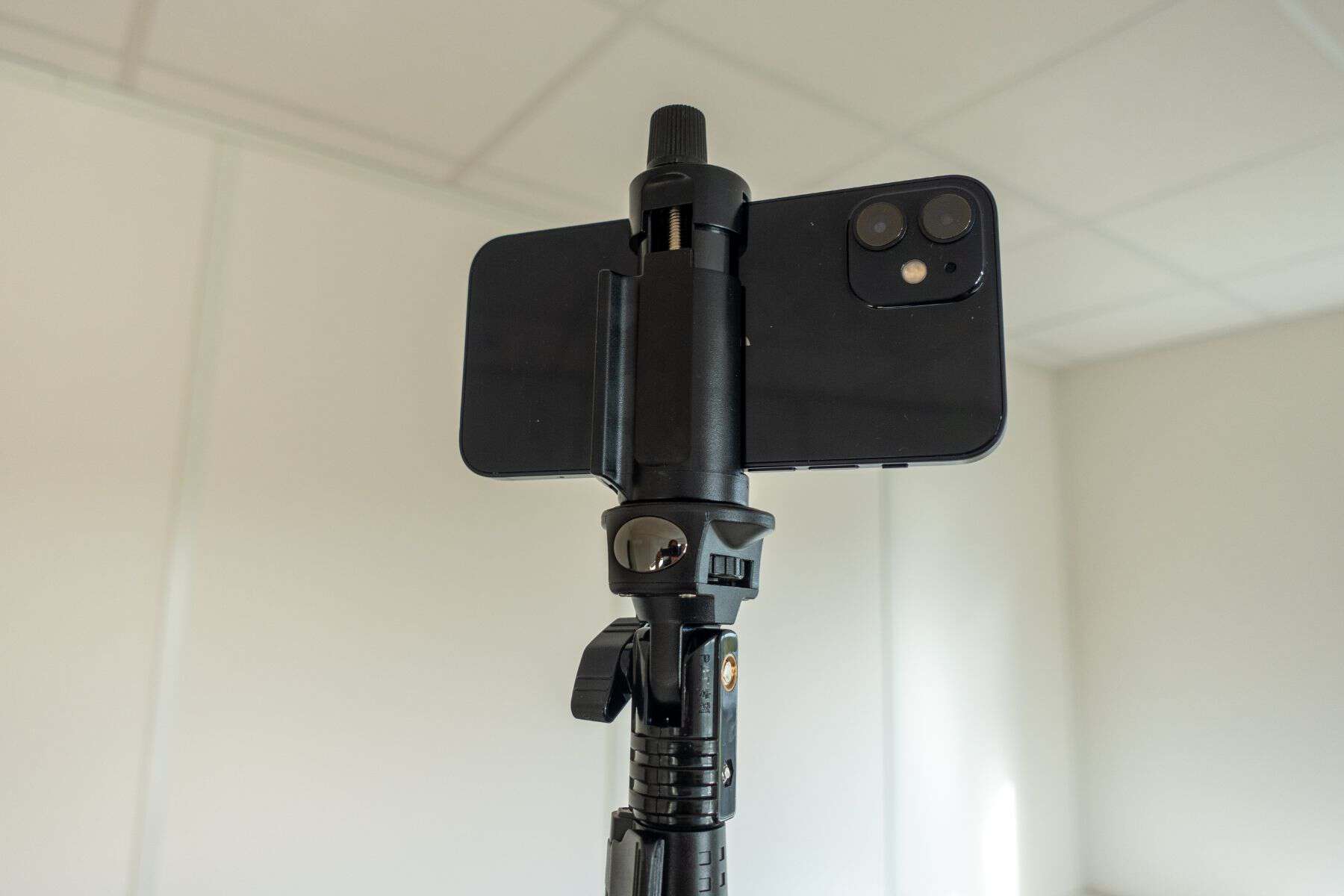 fugetek-51-selfie-stick-attached-phone