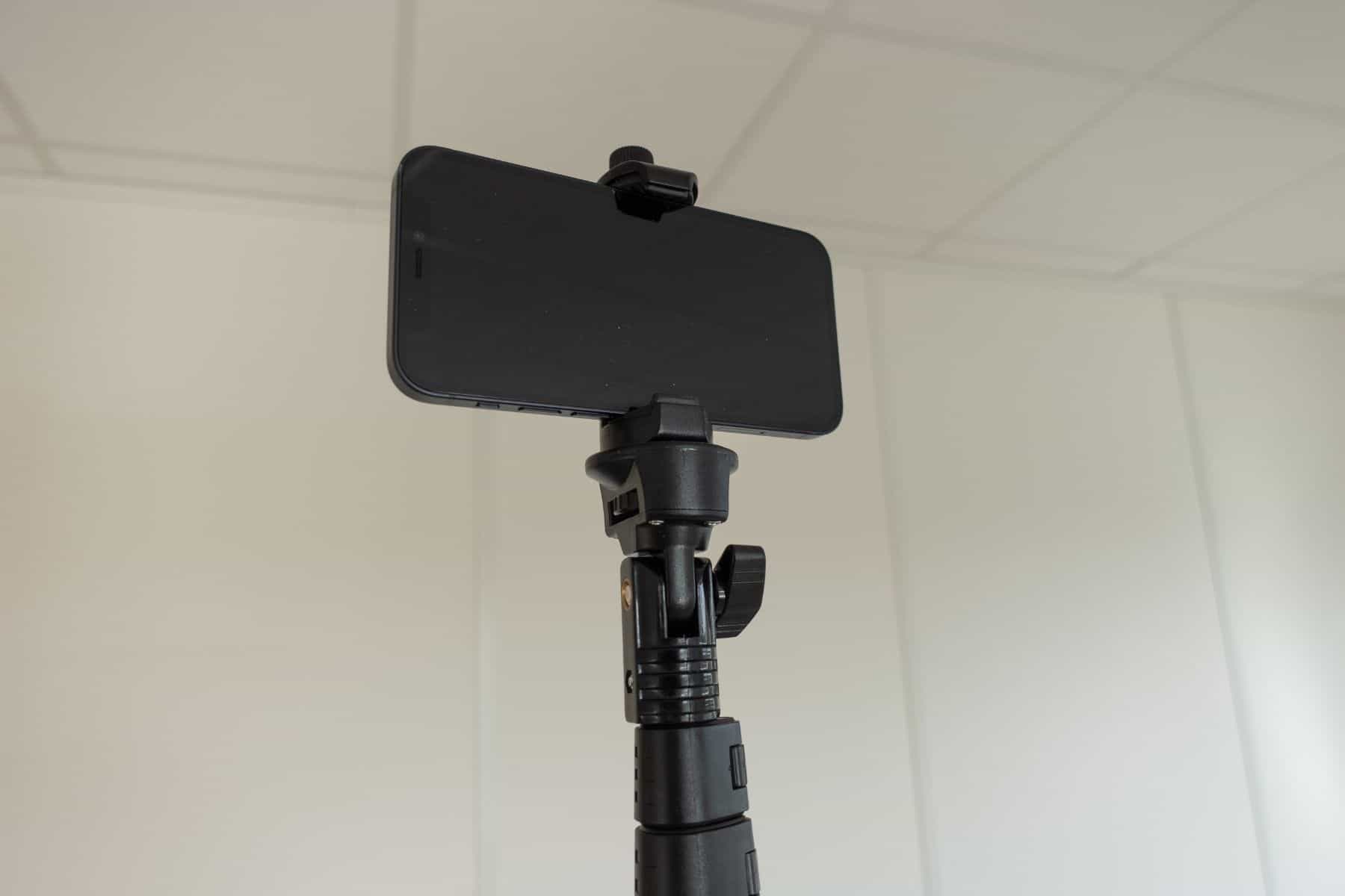 fugetek-51-selfie-stick-compatibility-phone-front-view
