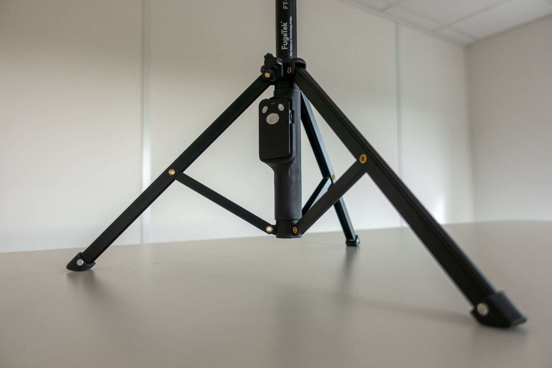 fugetek-51-selfie-stick-stand