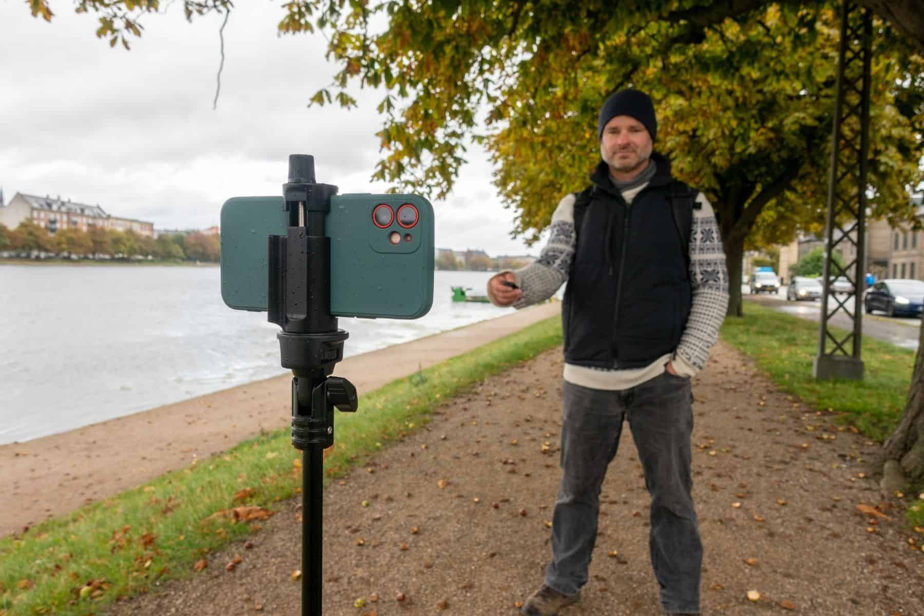 fugetek-51-selfie-stick-tripod-bradley-bluetooth-switch