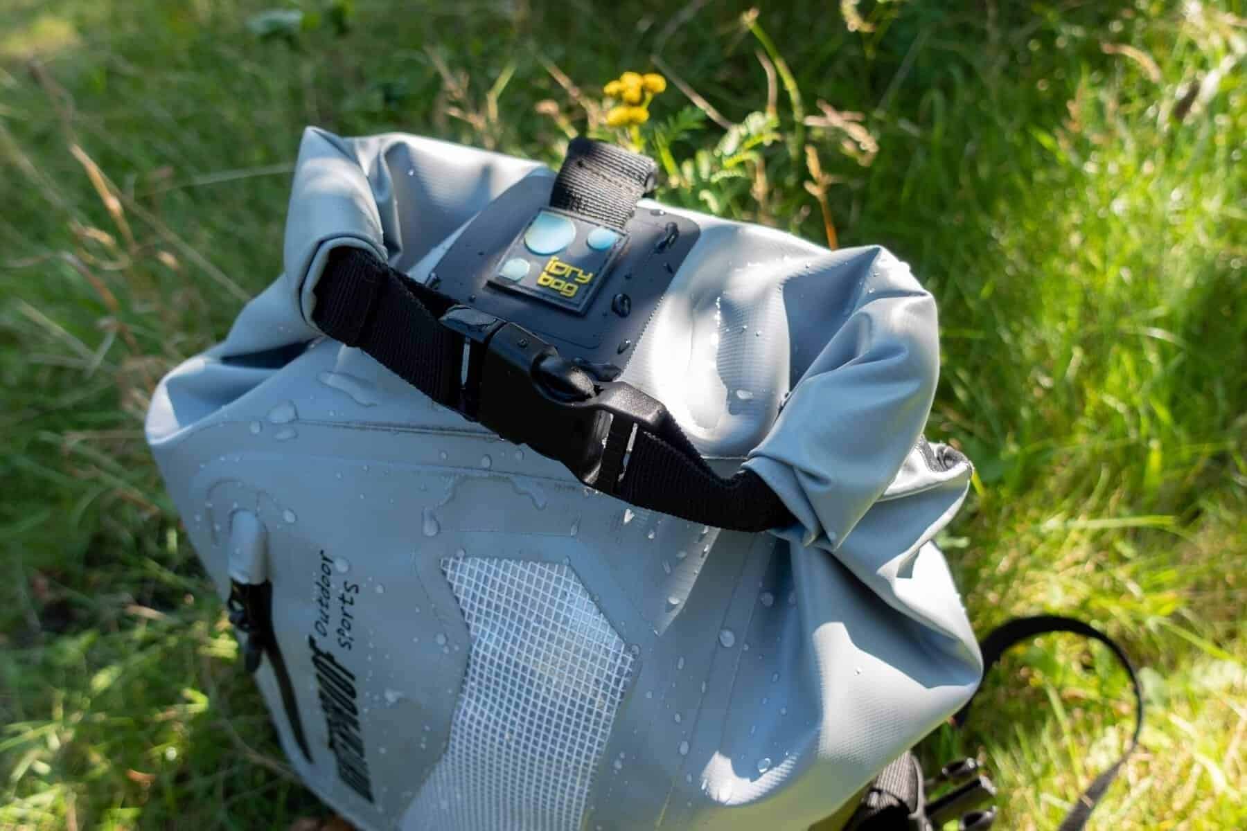 idrybag-waterproof-water-droplets
